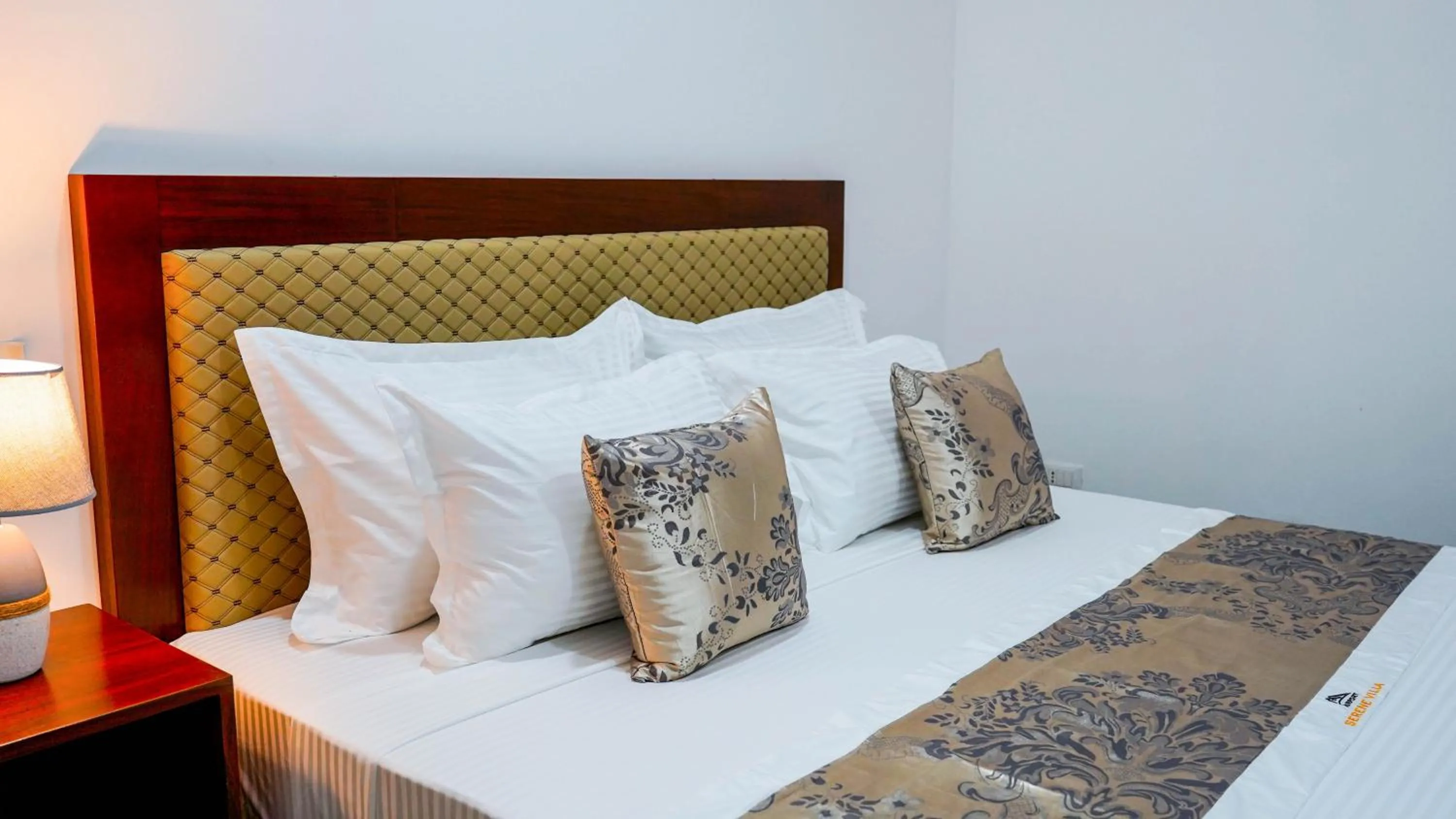 Bed in Serene Villa Airport Transit