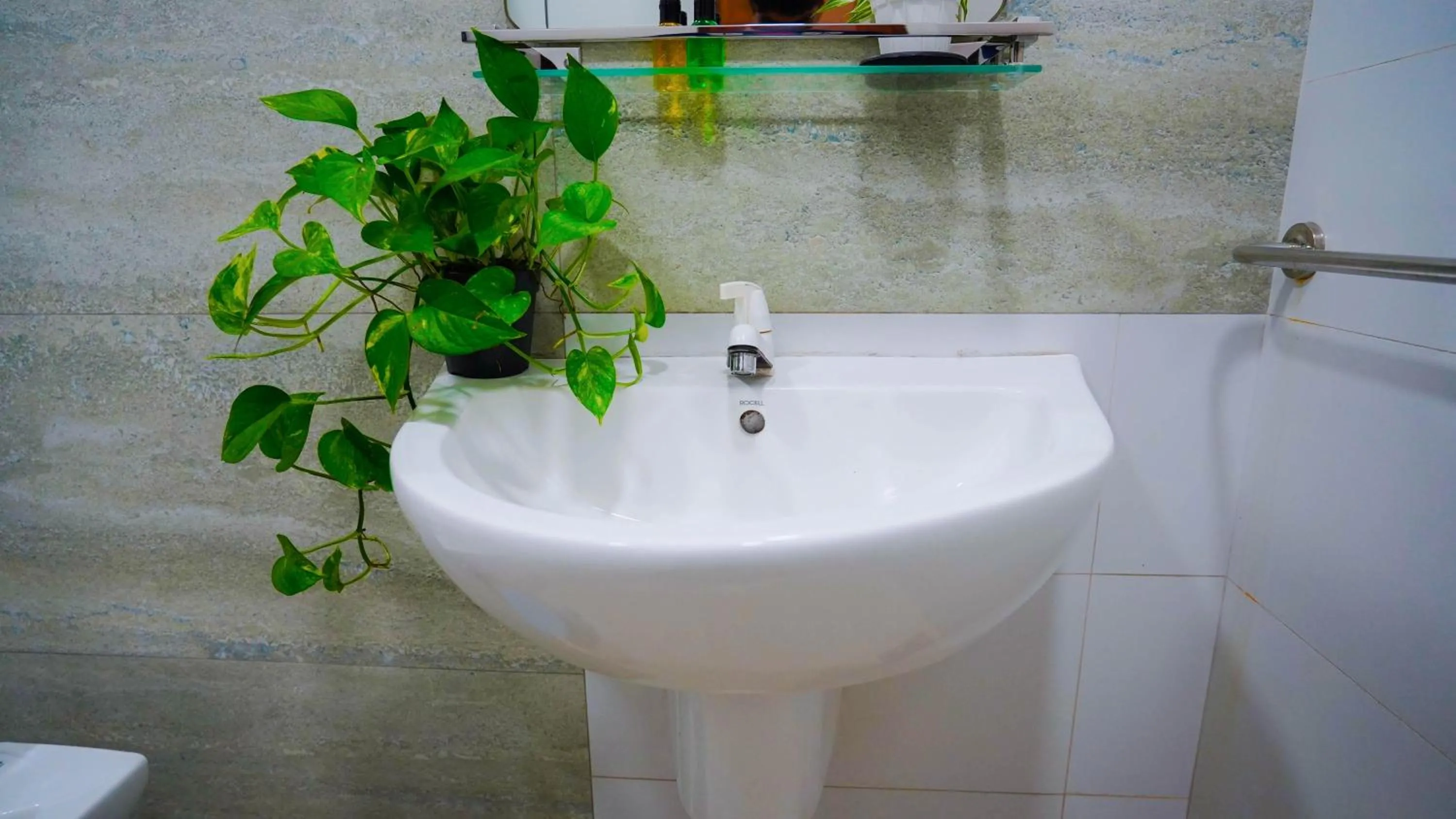 Bathroom in Serene Villa Airport Transit