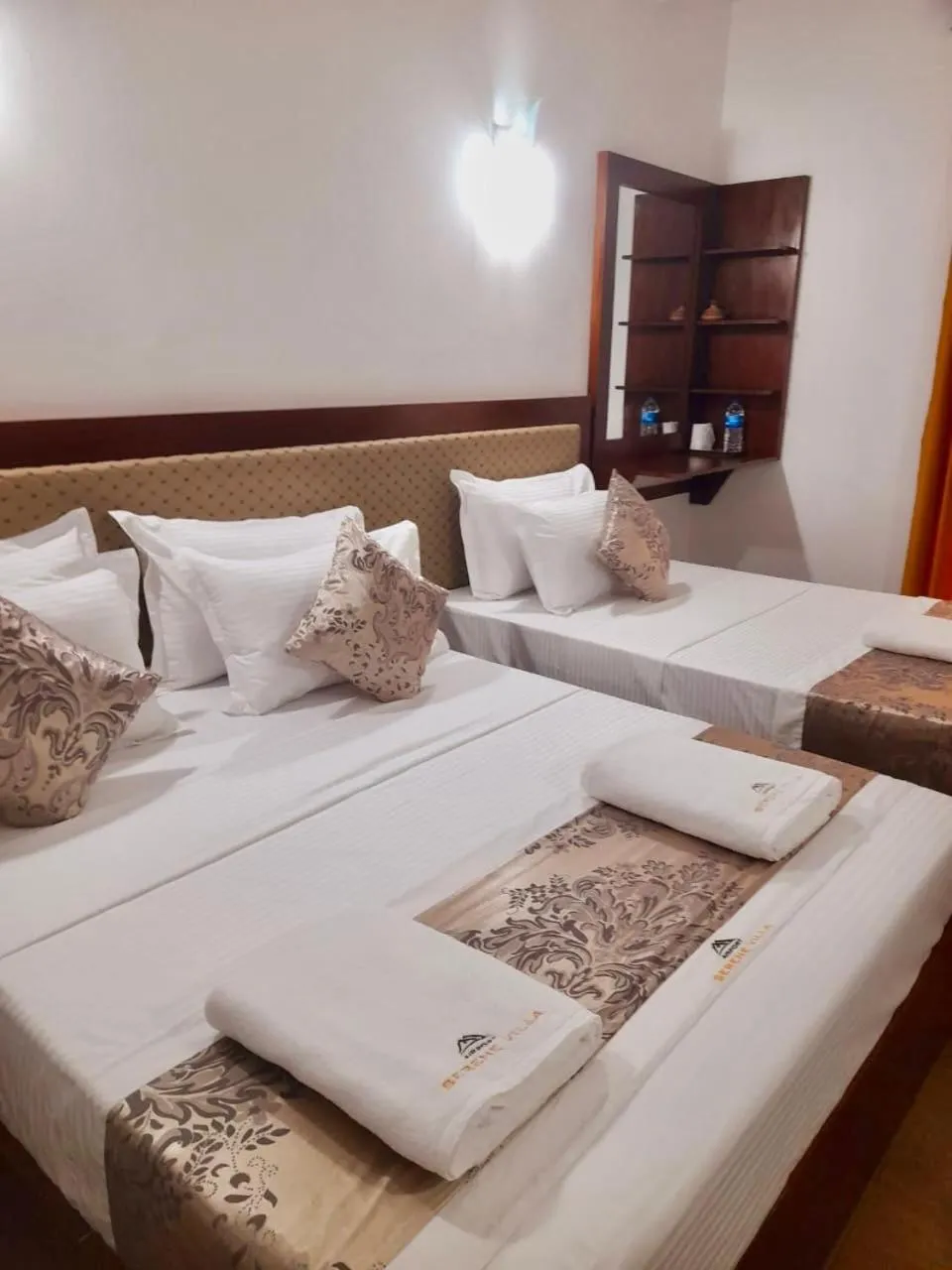 Bed in Serene Villa Airport Transit