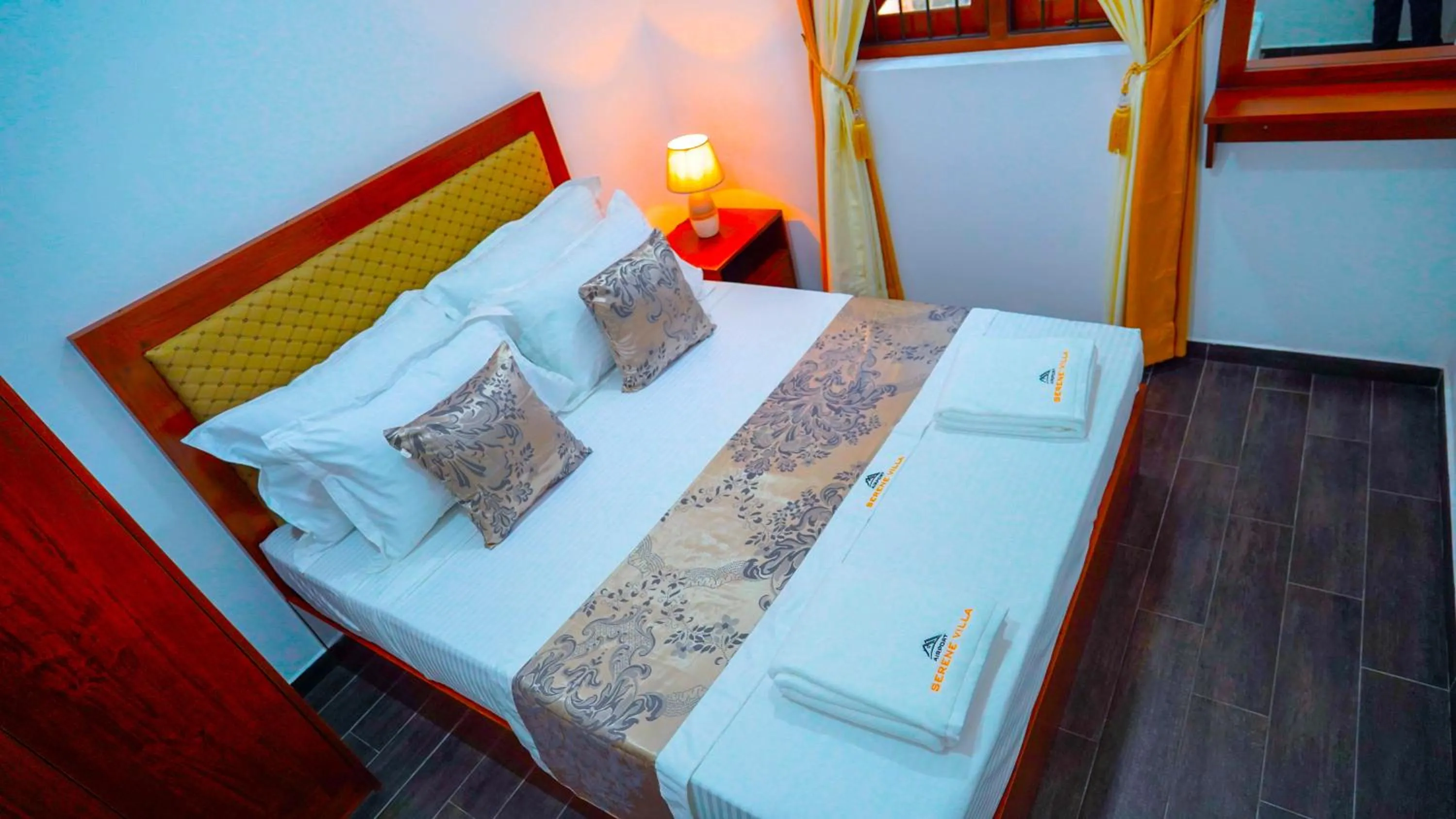 Bed in Serene Villa Airport Transit