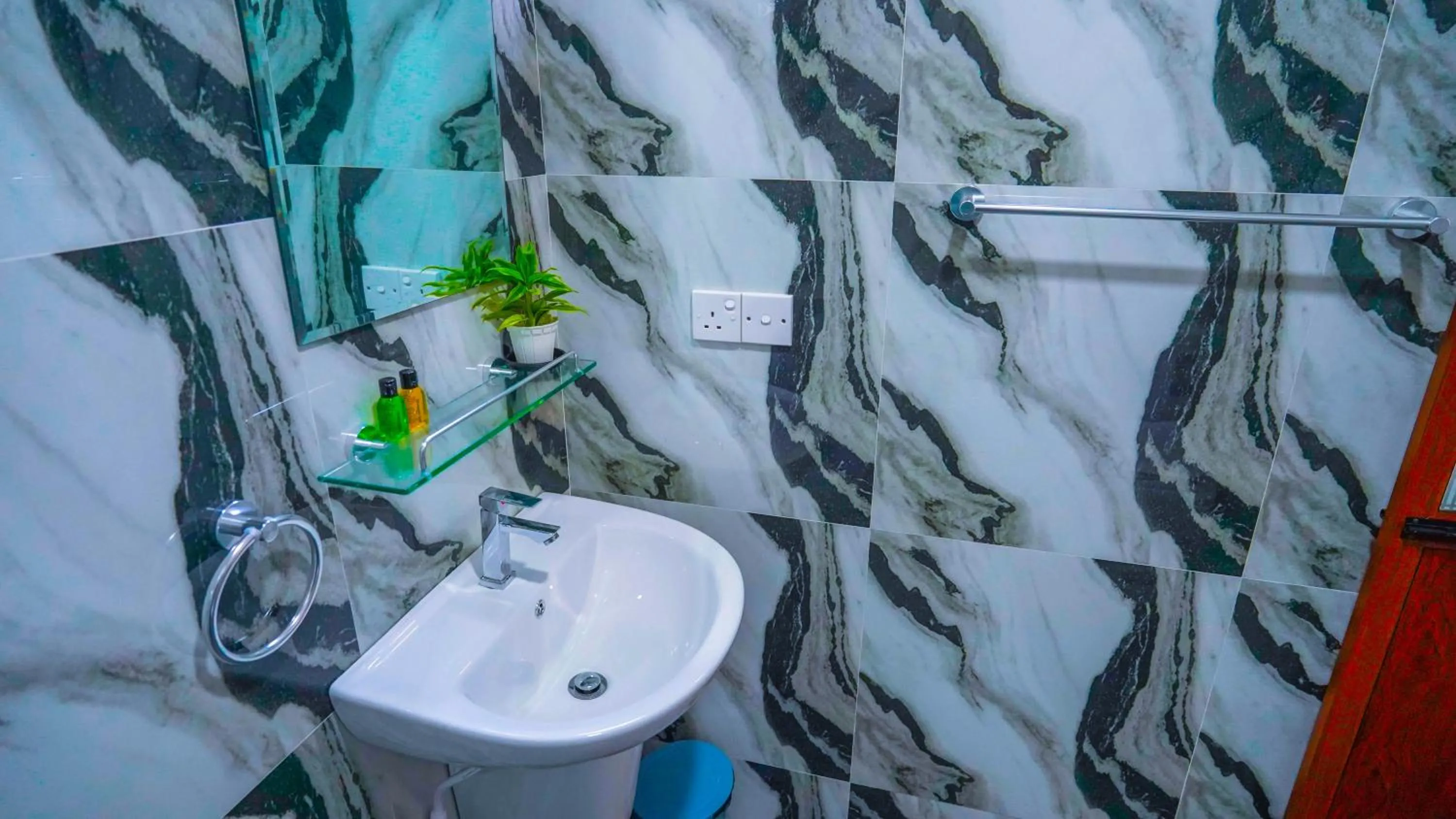 Bathroom in Serene Villa Airport Transit