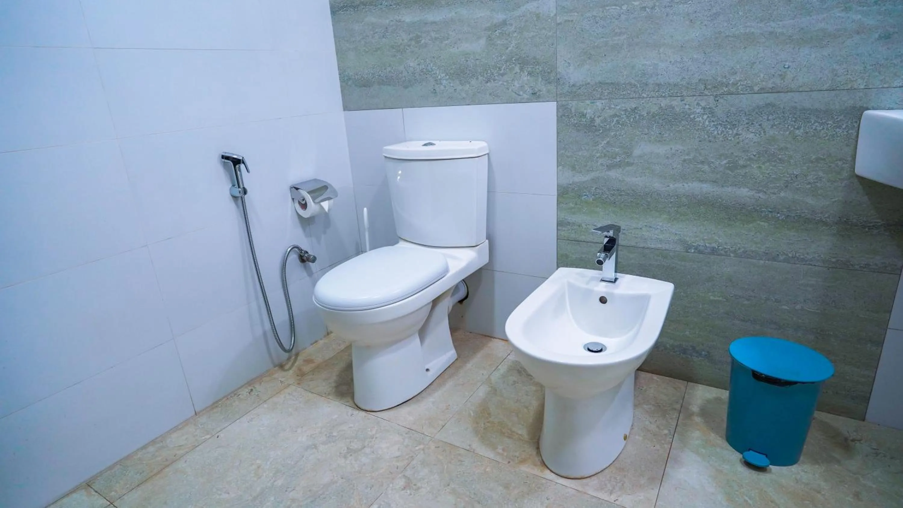 Toilet in Serene Villa Airport Transit