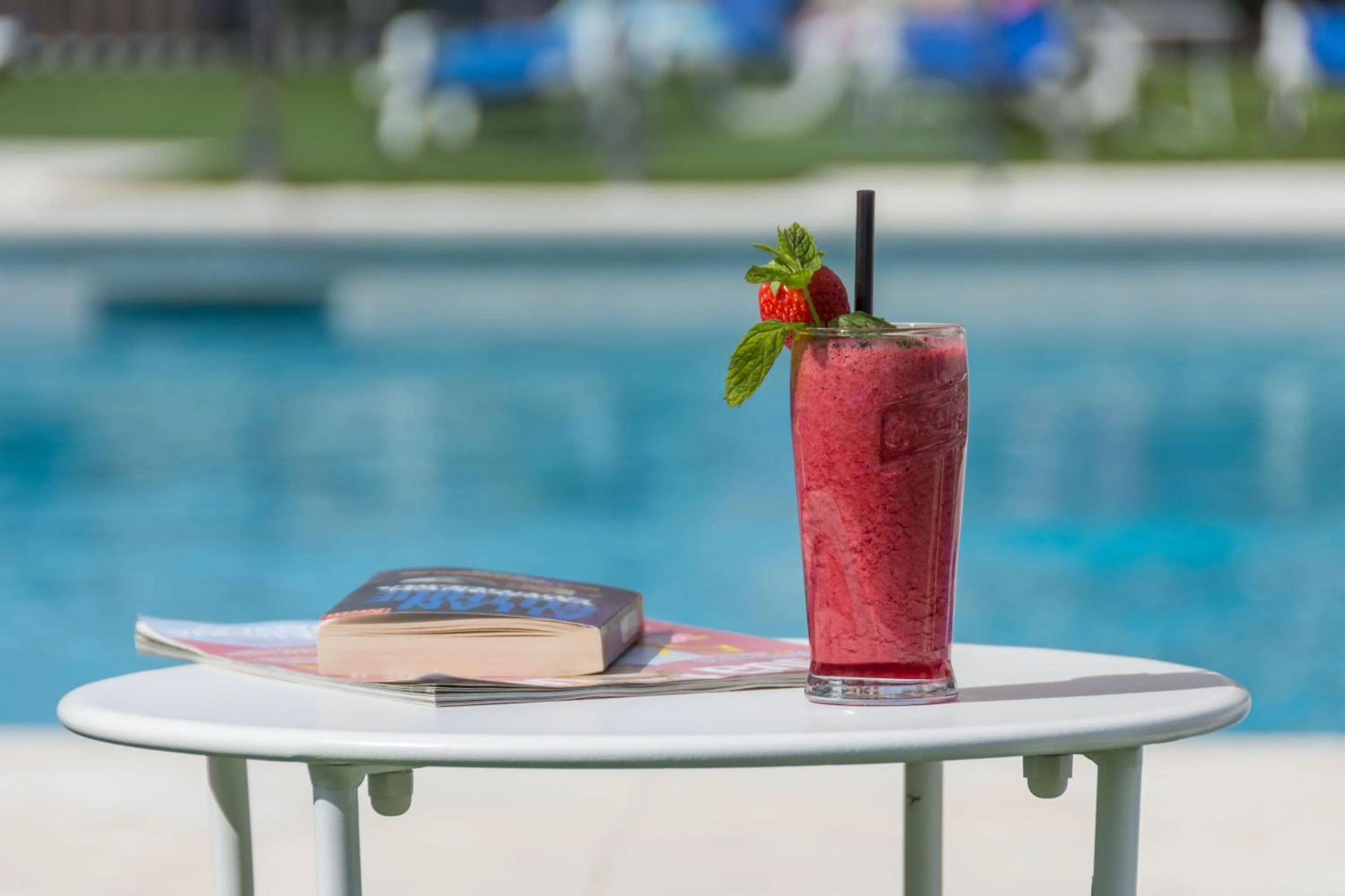 Swimming pool, Drinks in Veramar Aparthotel