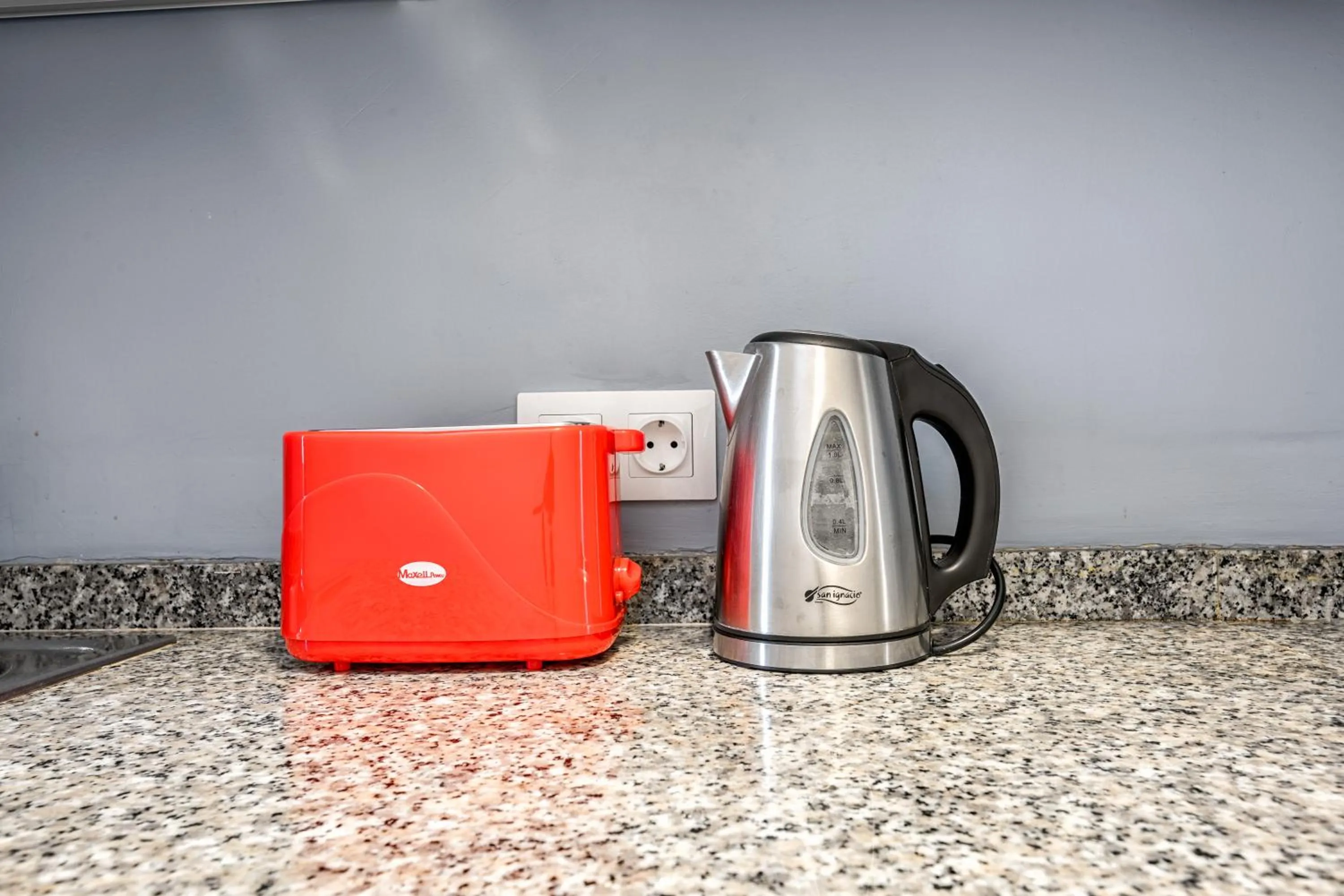 Kitchen or kitchenette, Coffee/Tea Facilities in Veramar Aparthotel