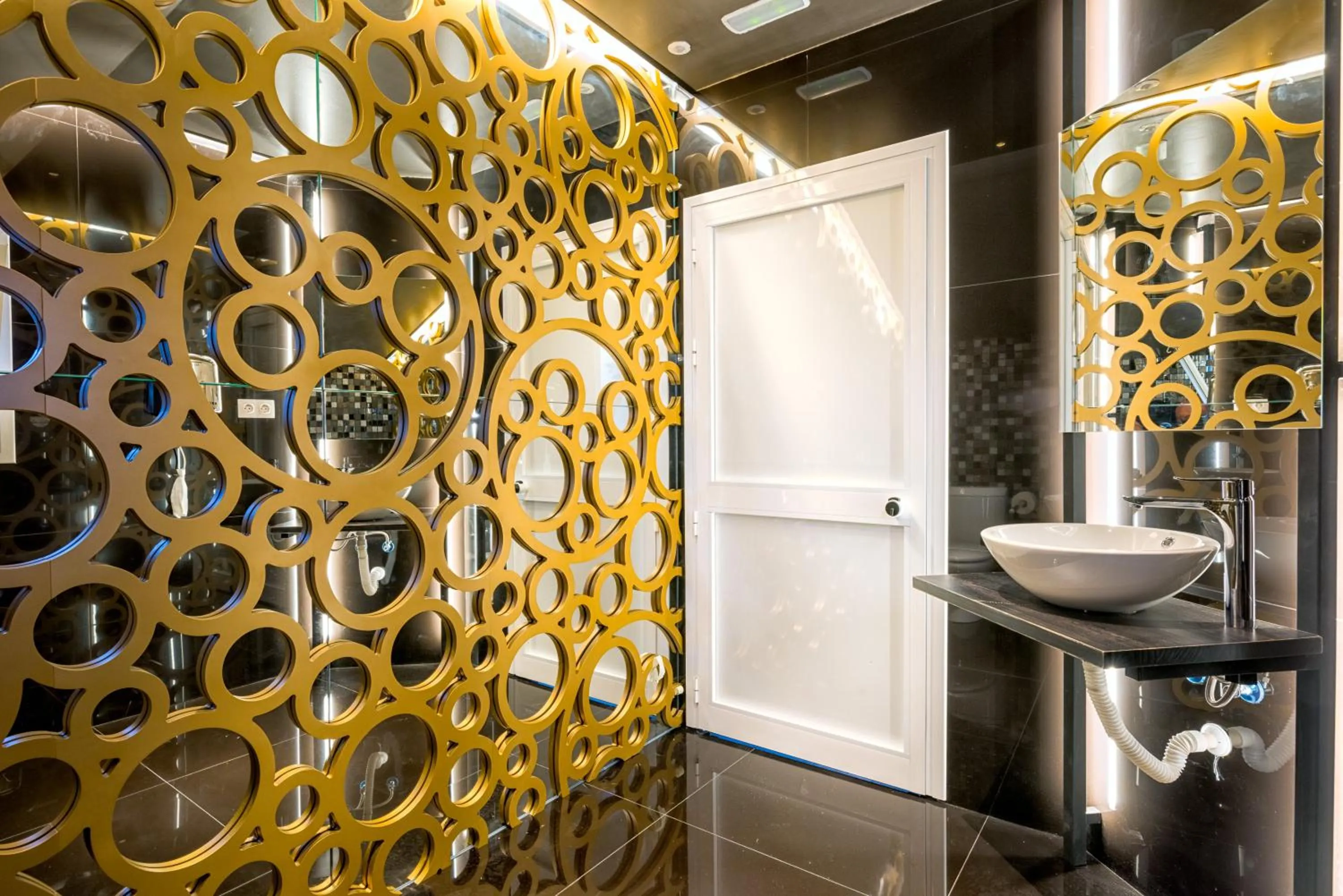 Lounge or bar, Bathroom in Veramar Aparthotel