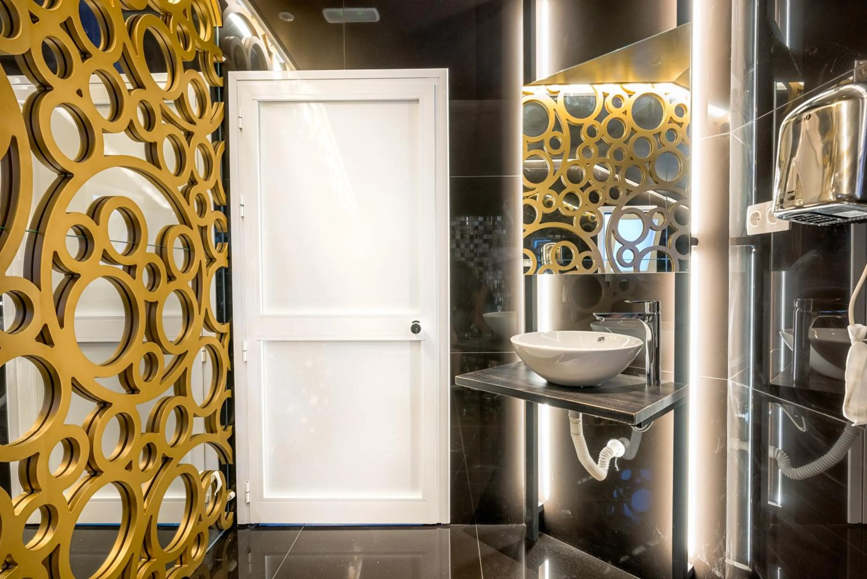 Bathroom in Veramar Aparthotel