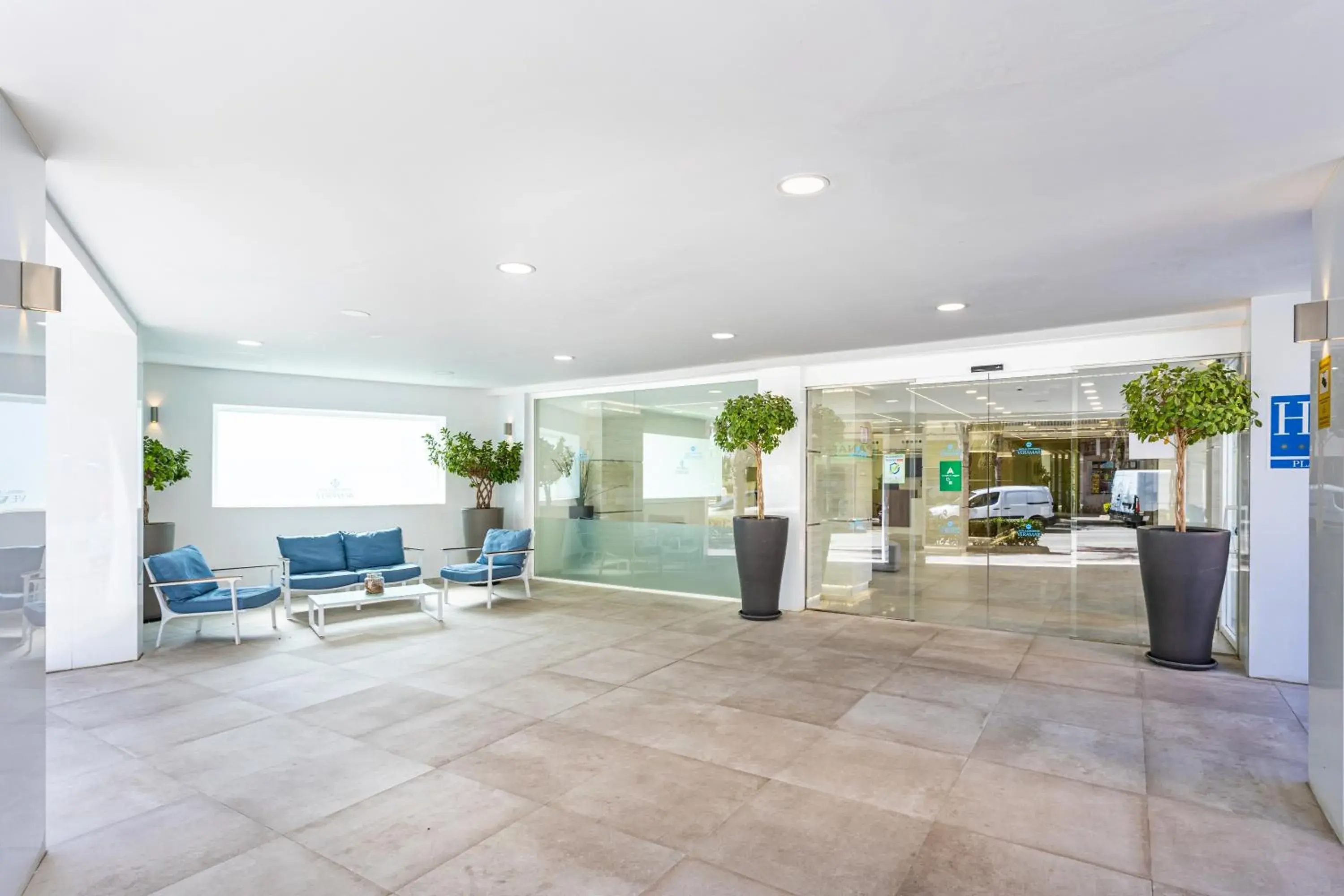 Facade/entrance in Veramar Aparthotel Facade/entrance in Veramar Aparthotel