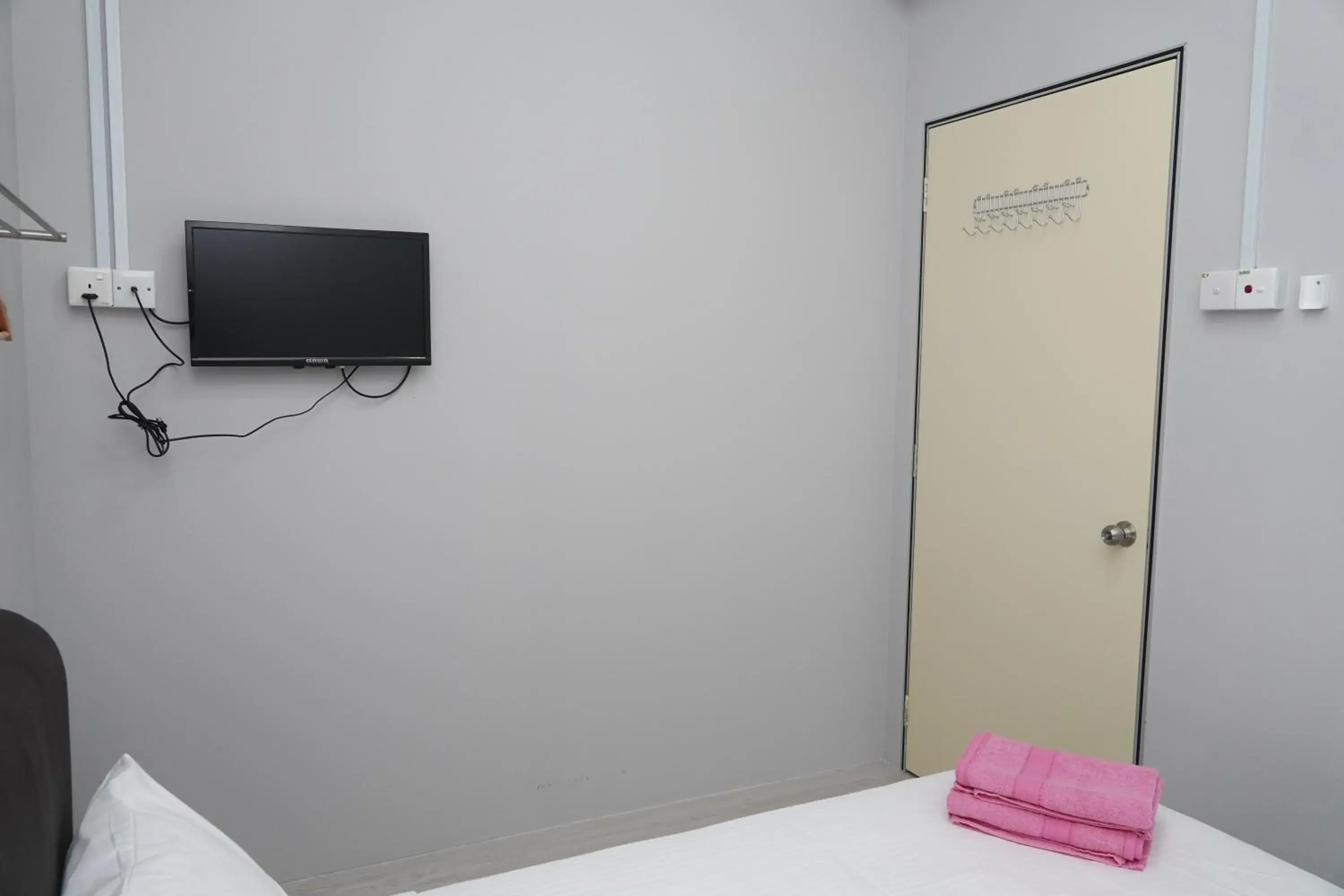 TV and multimedia, Bed in Ir Inn Hotel TV and multimedia, Bed in Ir Inn Hotel