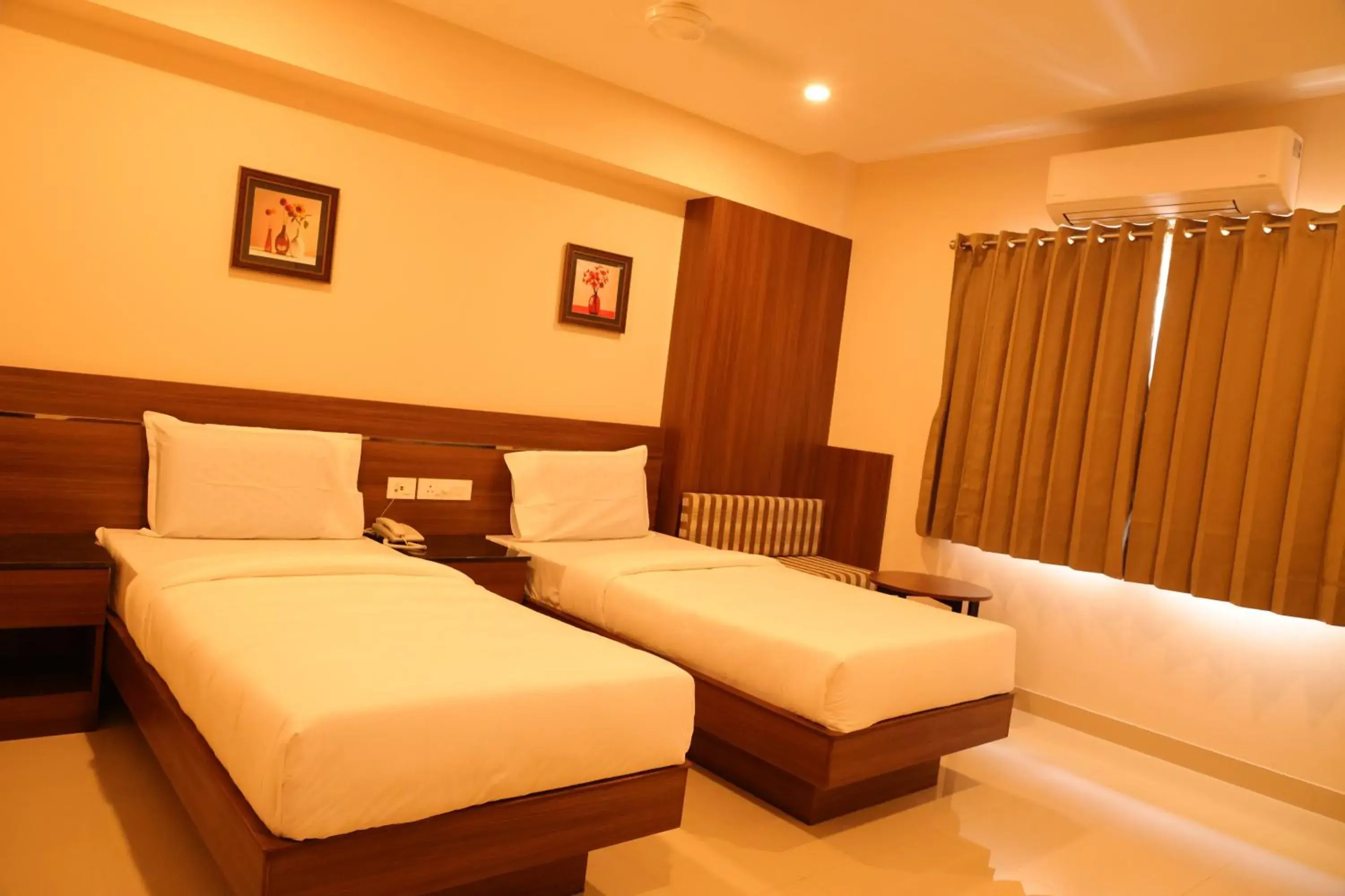 Bedroom, Bed in Hotel Le Palace Bedroom, Bed in Hotel Le Palace