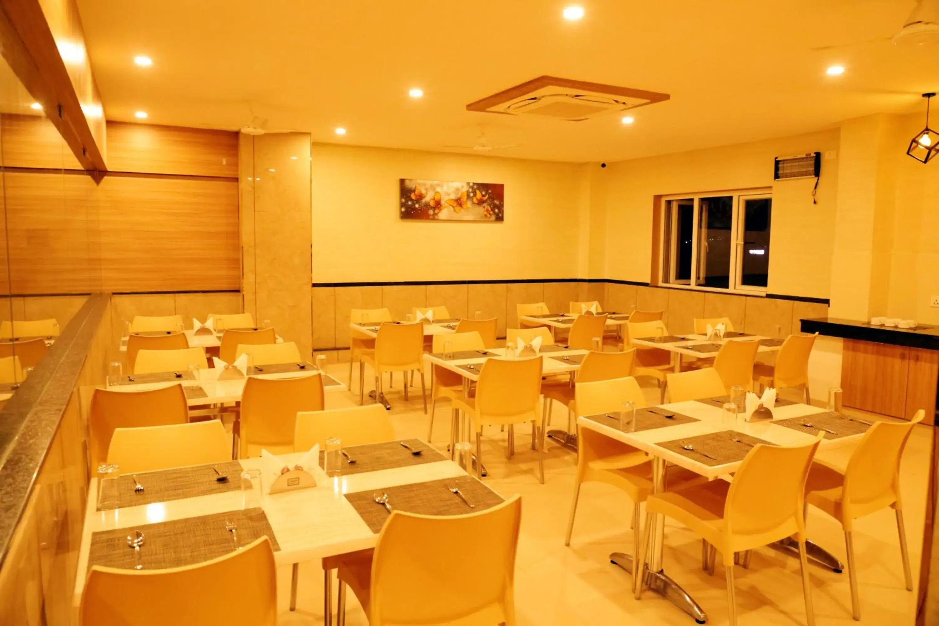 Restaurant/places to eat in Hotel Le Palace Restaurant/places to eat in Hotel Le Palace