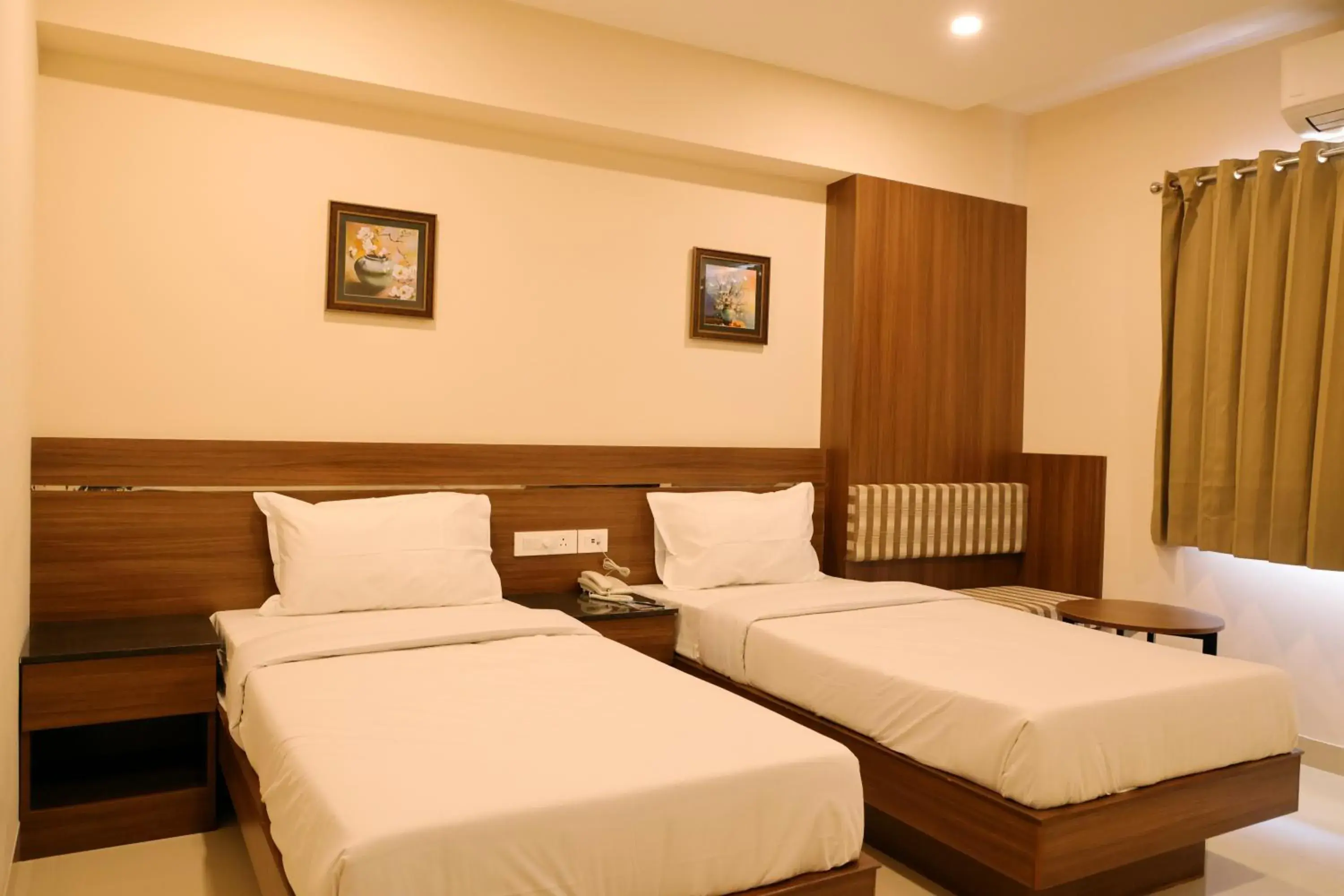 Bedroom, Bed in Hotel Le Palace Bedroom, Bed in Hotel Le Palace