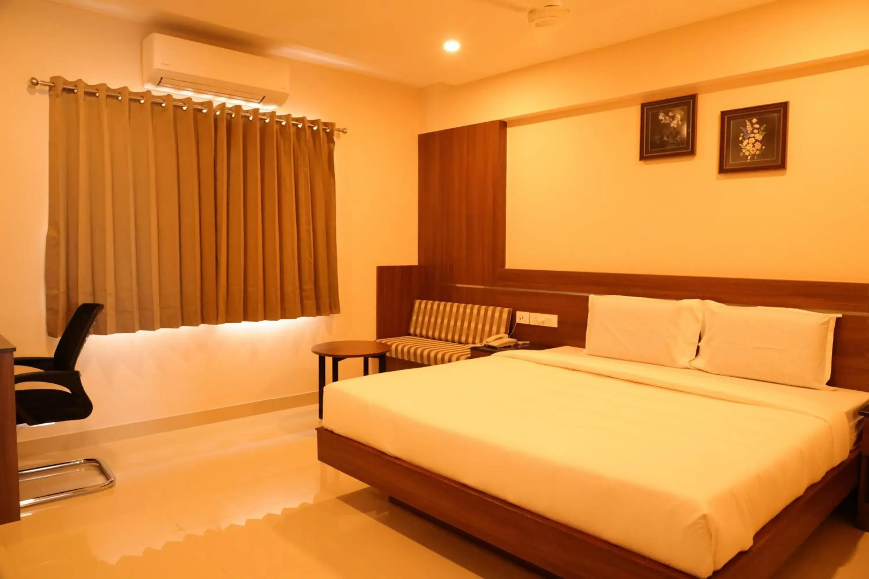 Bedroom, Bed in Hotel Le Palace Bedroom, Bed in Hotel Le Palace