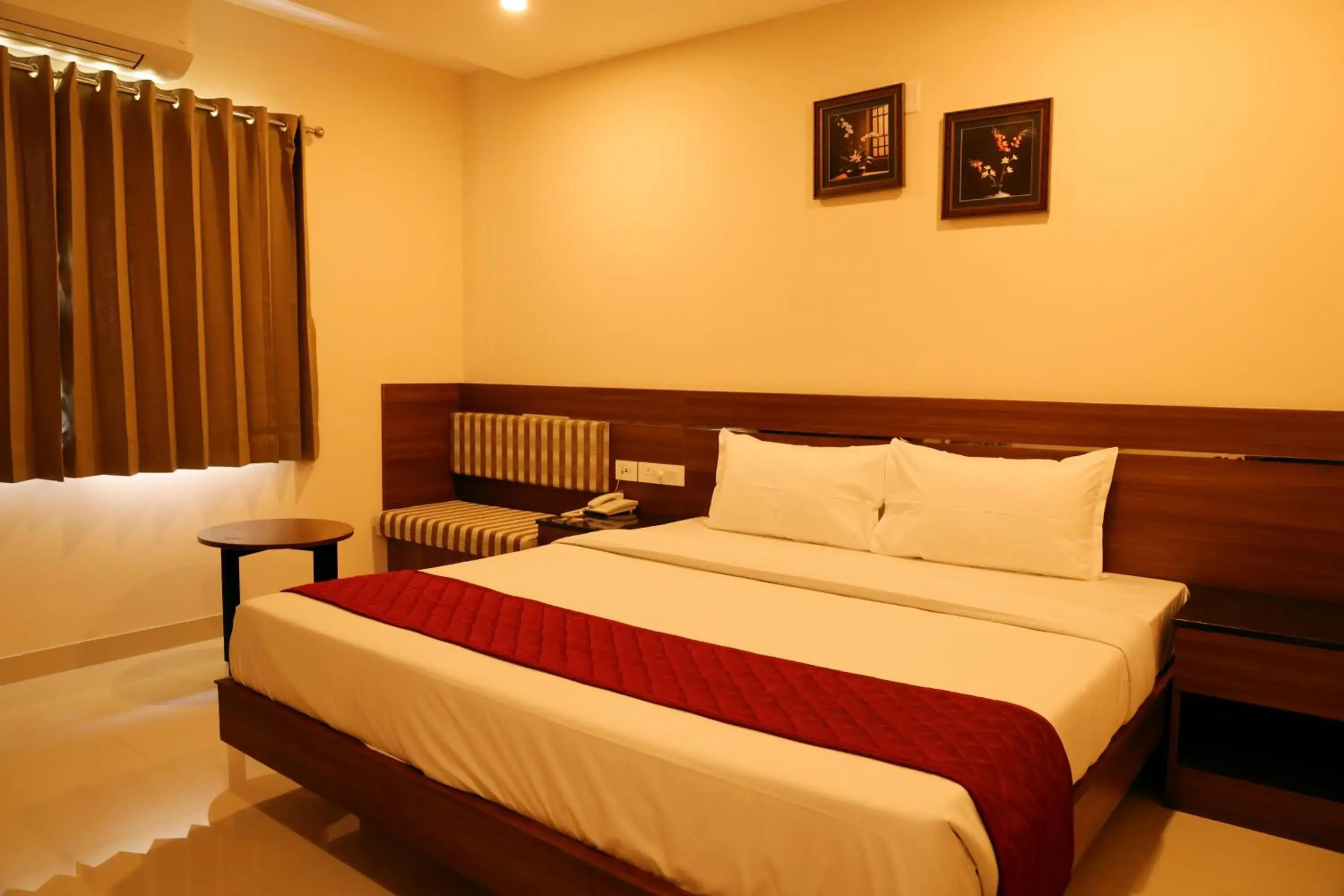 Photo of the whole room, Bed in Hotel Le Palace Photo of the whole room, Bed in Hotel Le Palace