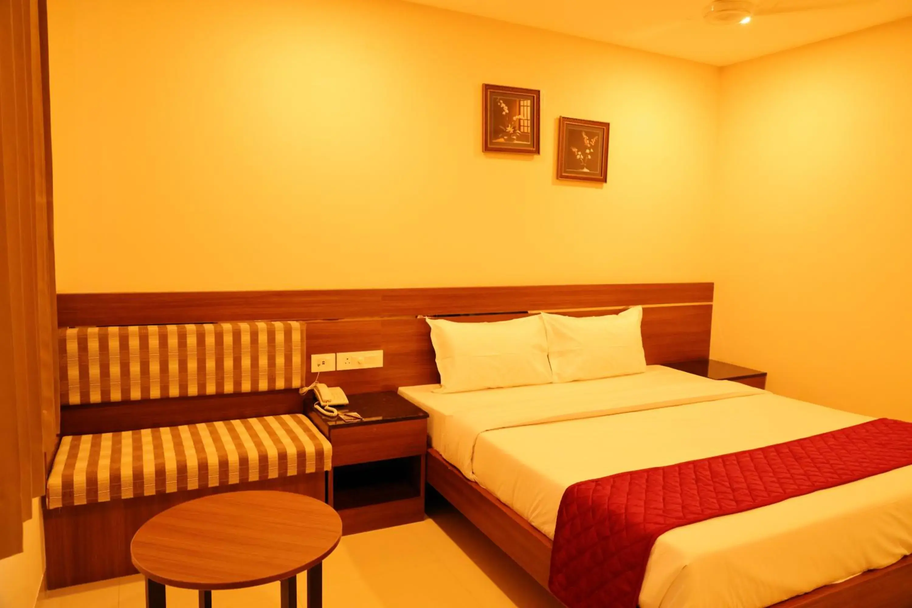 Bedroom, Bed in Hotel Le Palace Bedroom, Bed in Hotel Le Palace