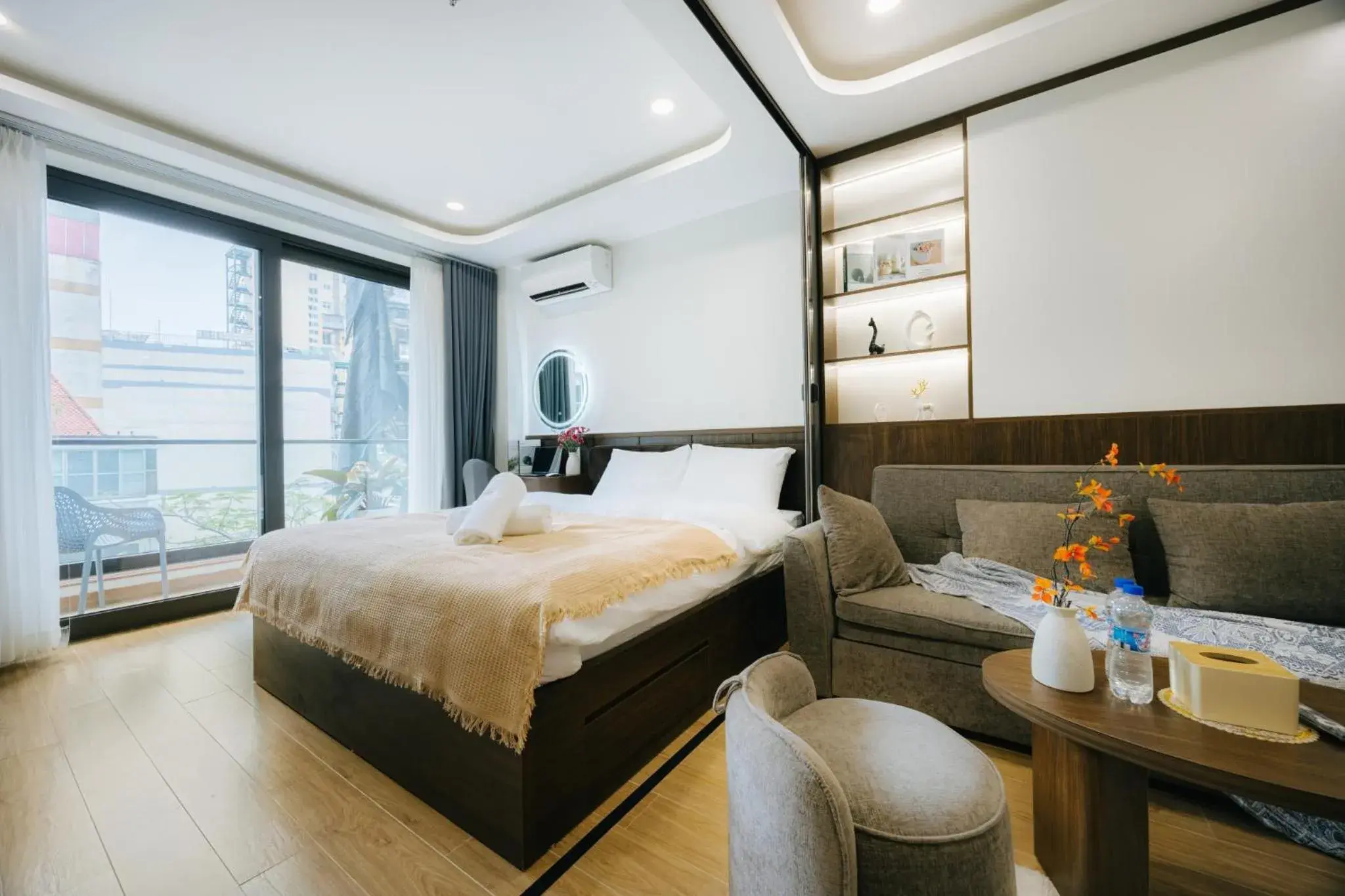 One-Bedroom Apartment with Balcony in Wisteria Apartment Hanoi One-Bedroom Apartment with Balcony in Wisteria Apartment Hanoi