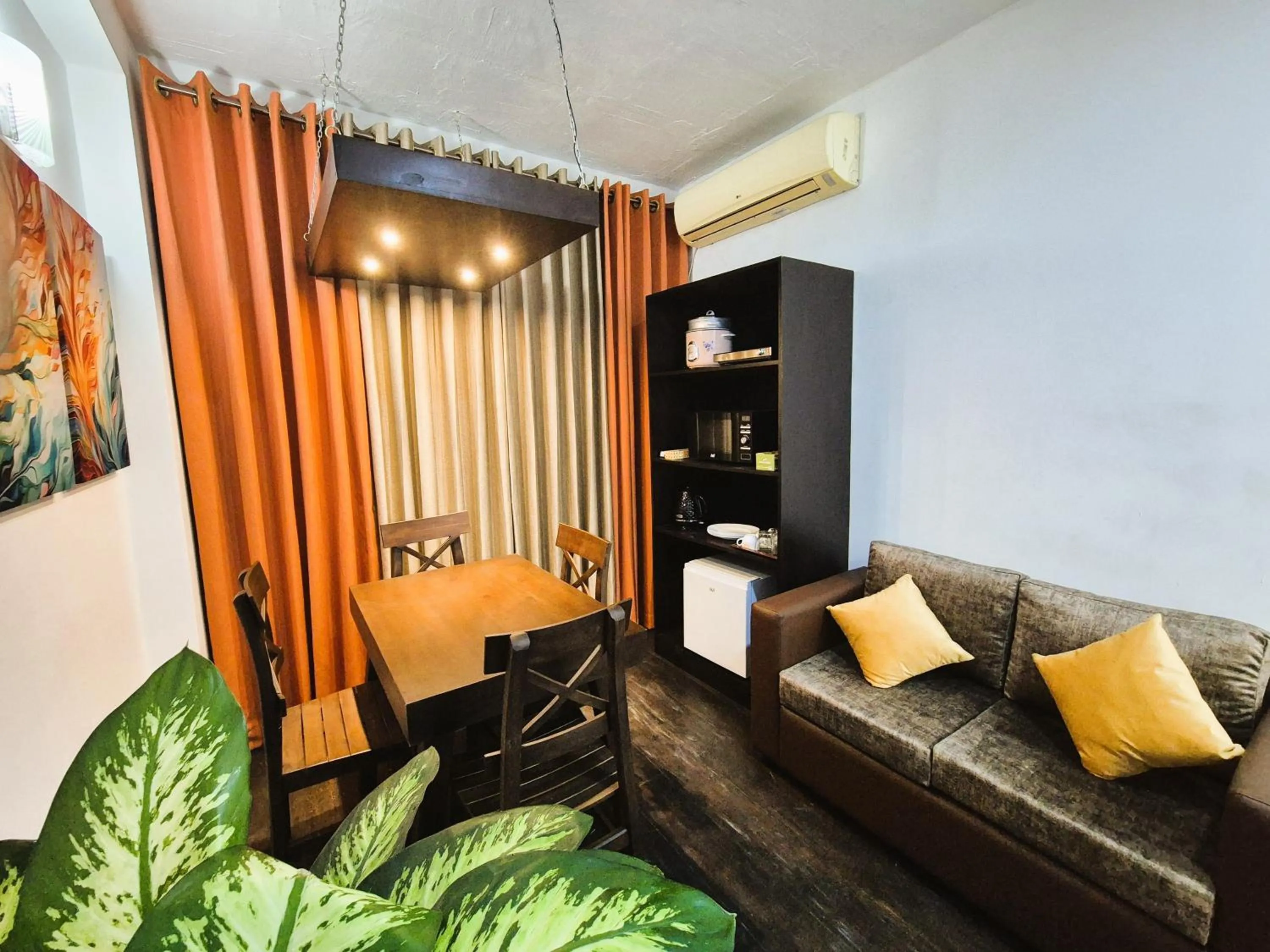 Seating area in Shiloh Apartments