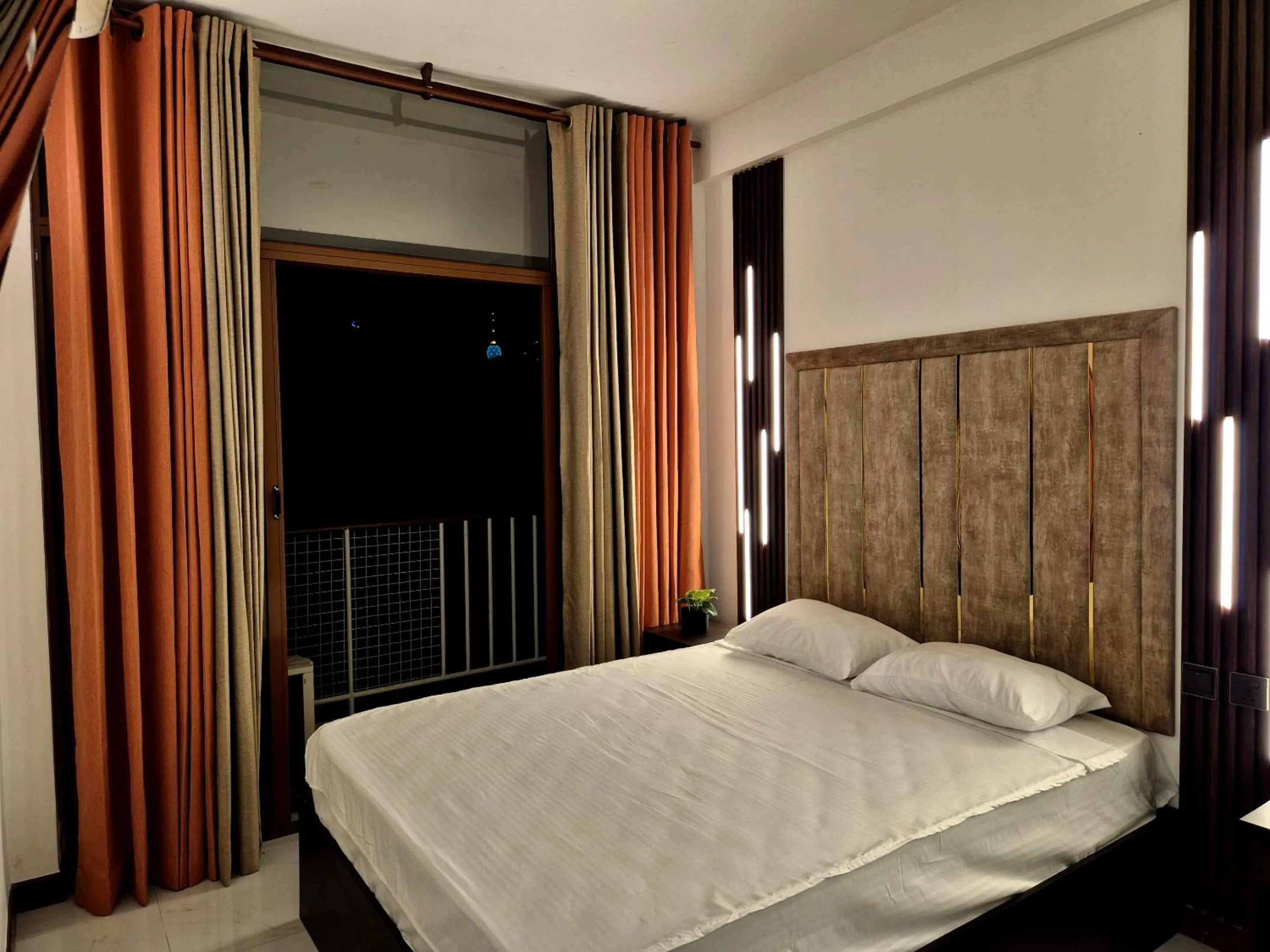 Bedroom, Bed in Shiloh Apartments