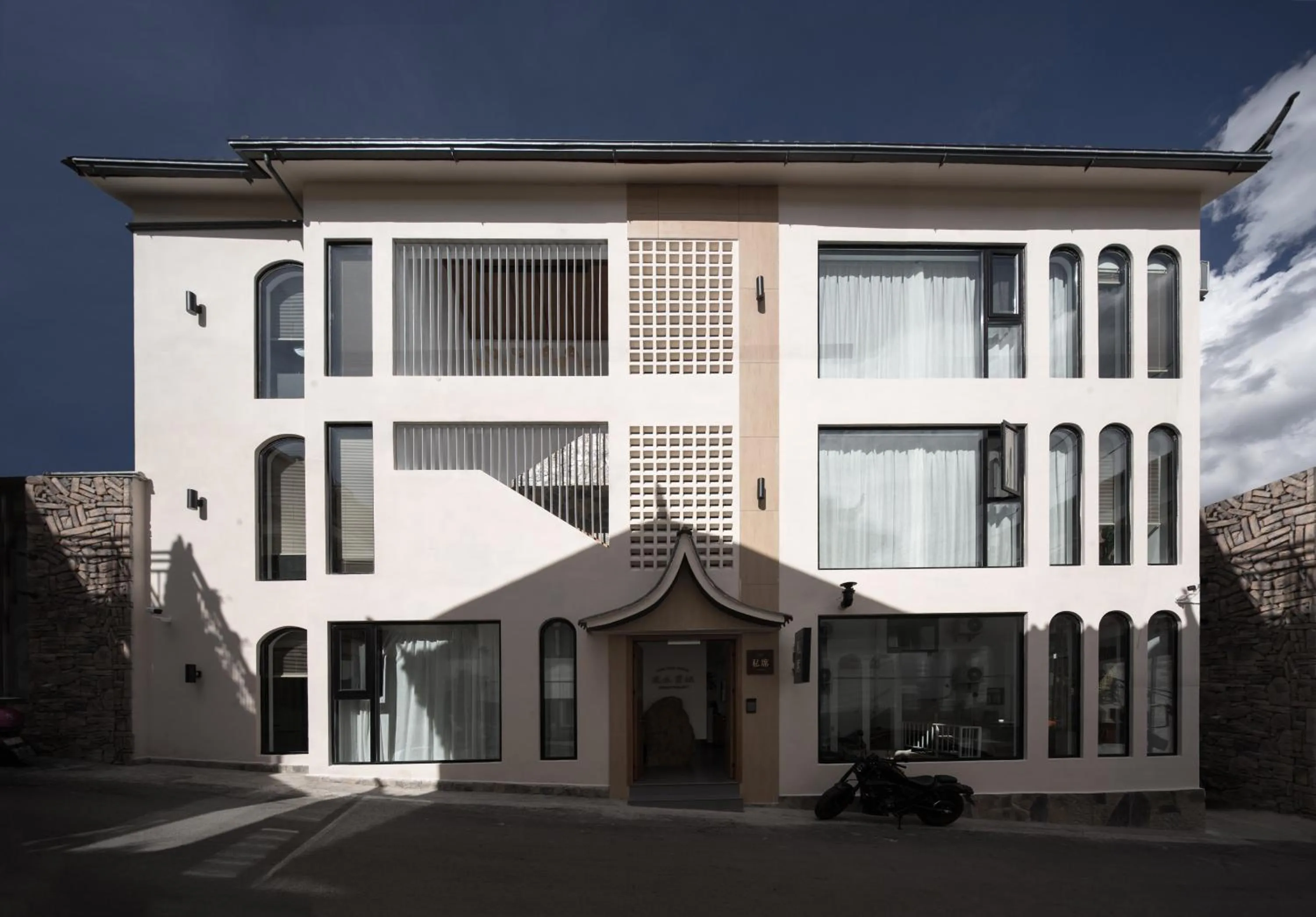 Property building in SIXI Conglu Design Aesthetics Hotel