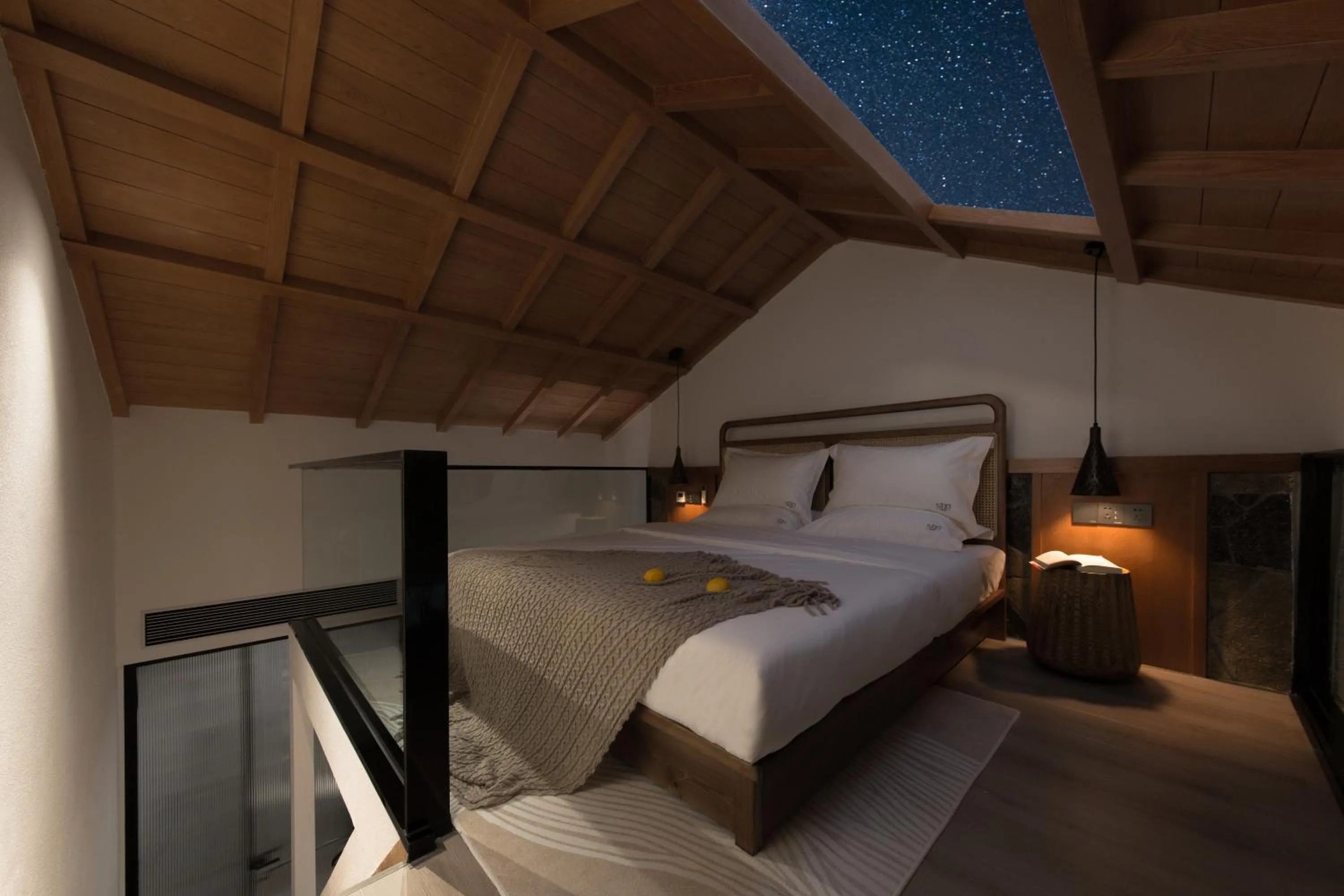Bed in SIXI Conglu Design Aesthetics Hotel