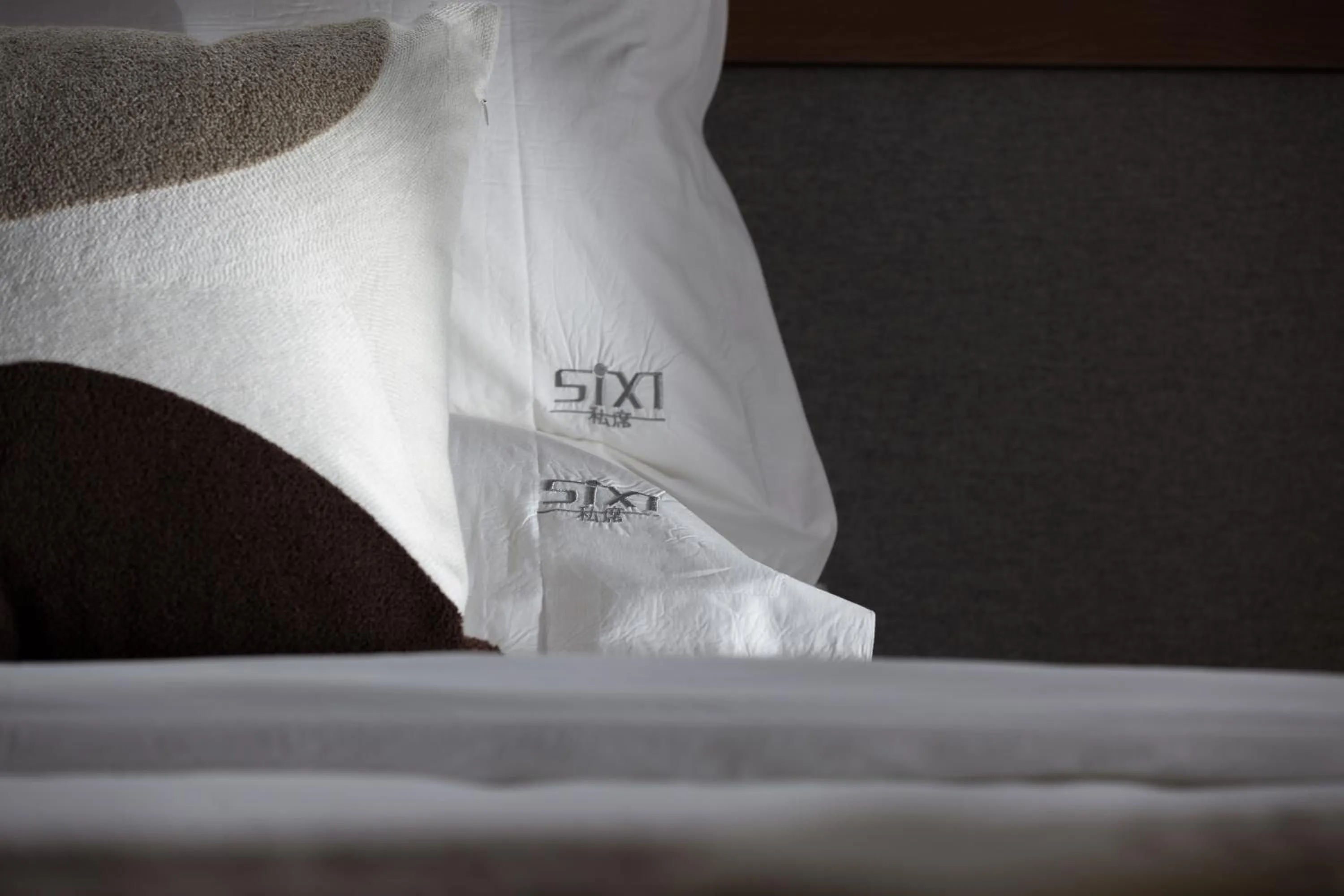 Bed in SIXI Conglu Design Aesthetics Hotel