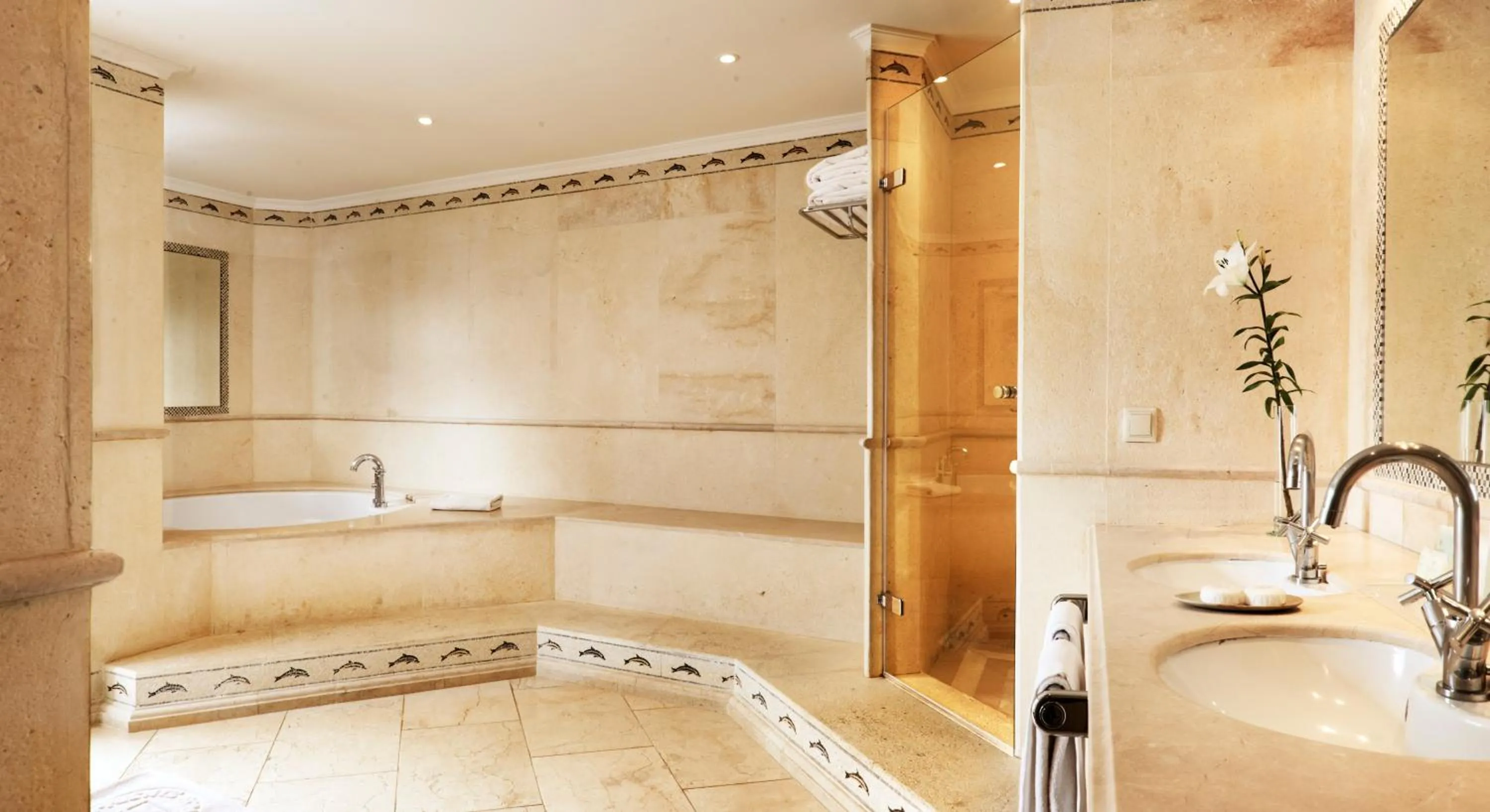 Bathroom in Puente Romano Marbella