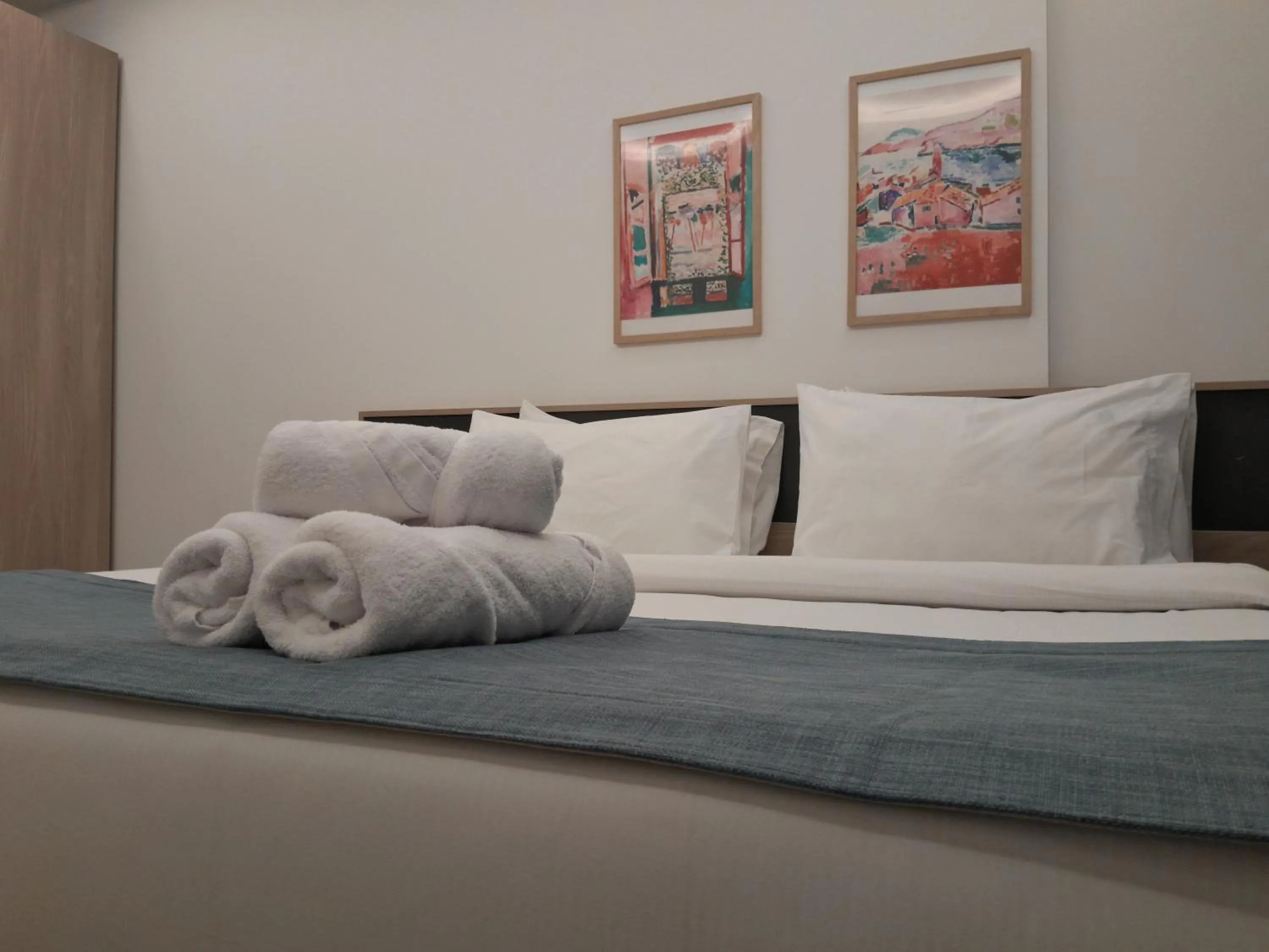 Seating area, Bed in Shade Hotel Beirut