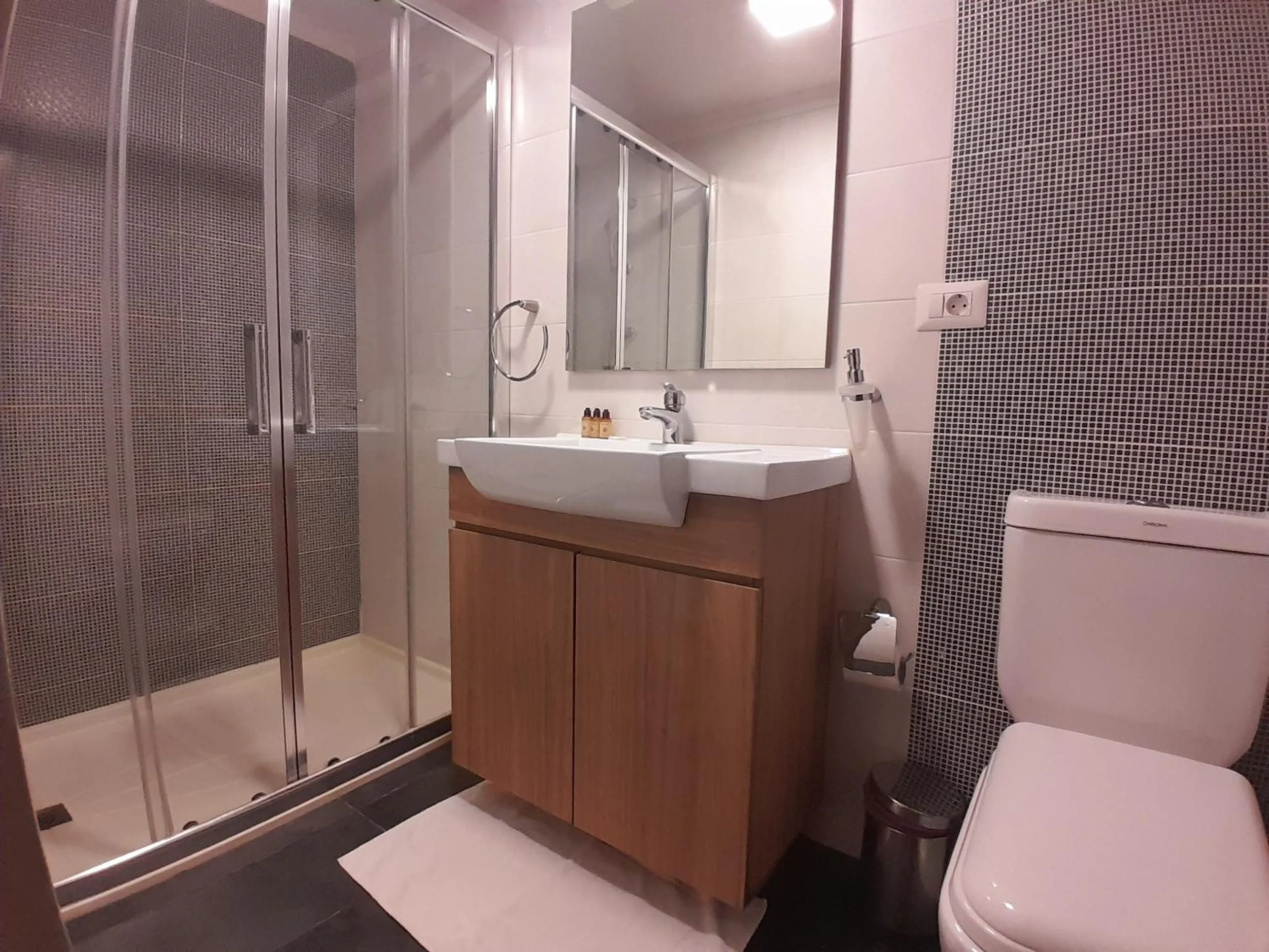 Shower in Shade Hotel Beirut