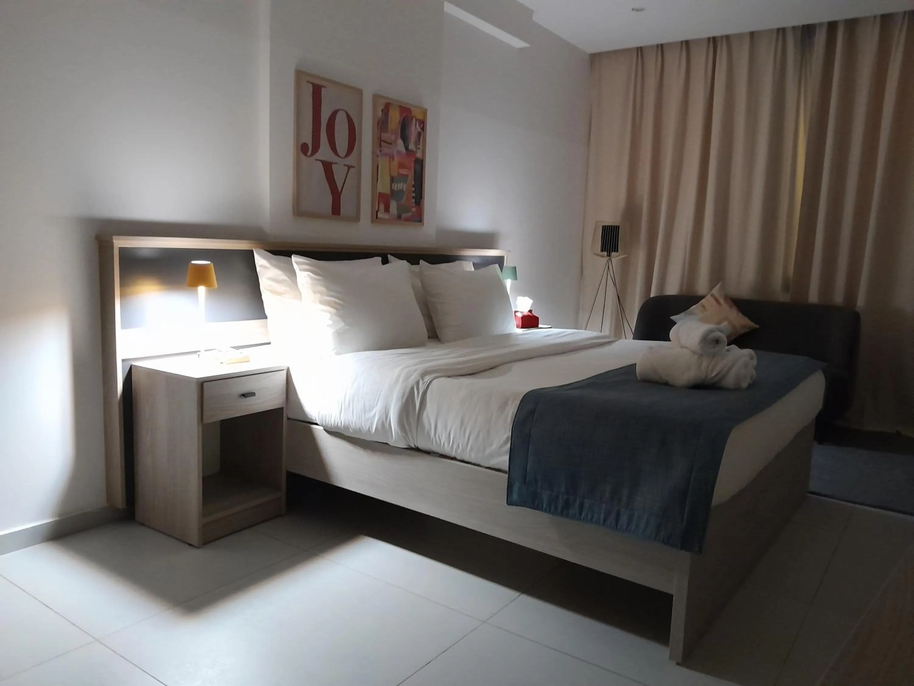 Bedroom, Bed in Shade Hotel Beirut