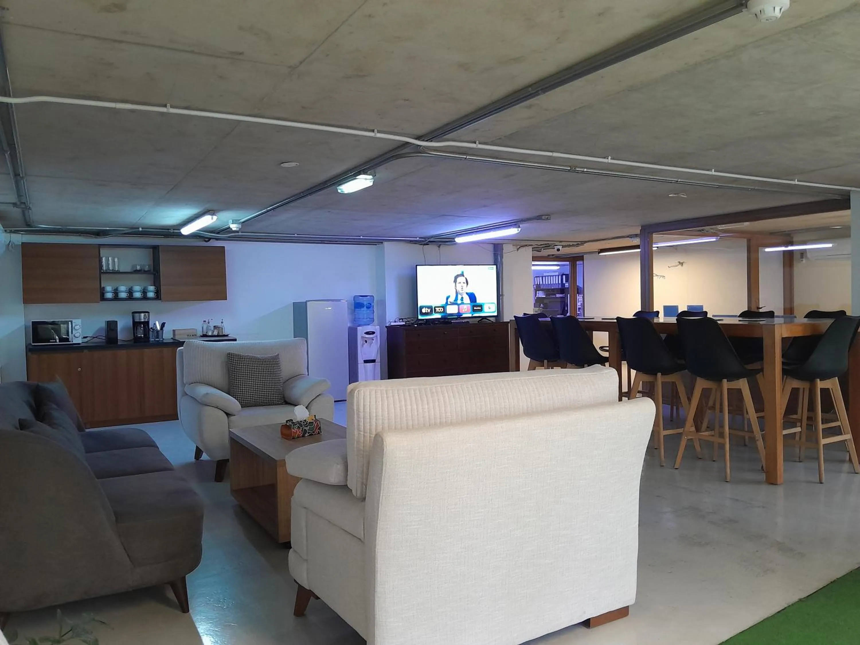 Communal lounge/ TV room in Shade Hotel Beirut