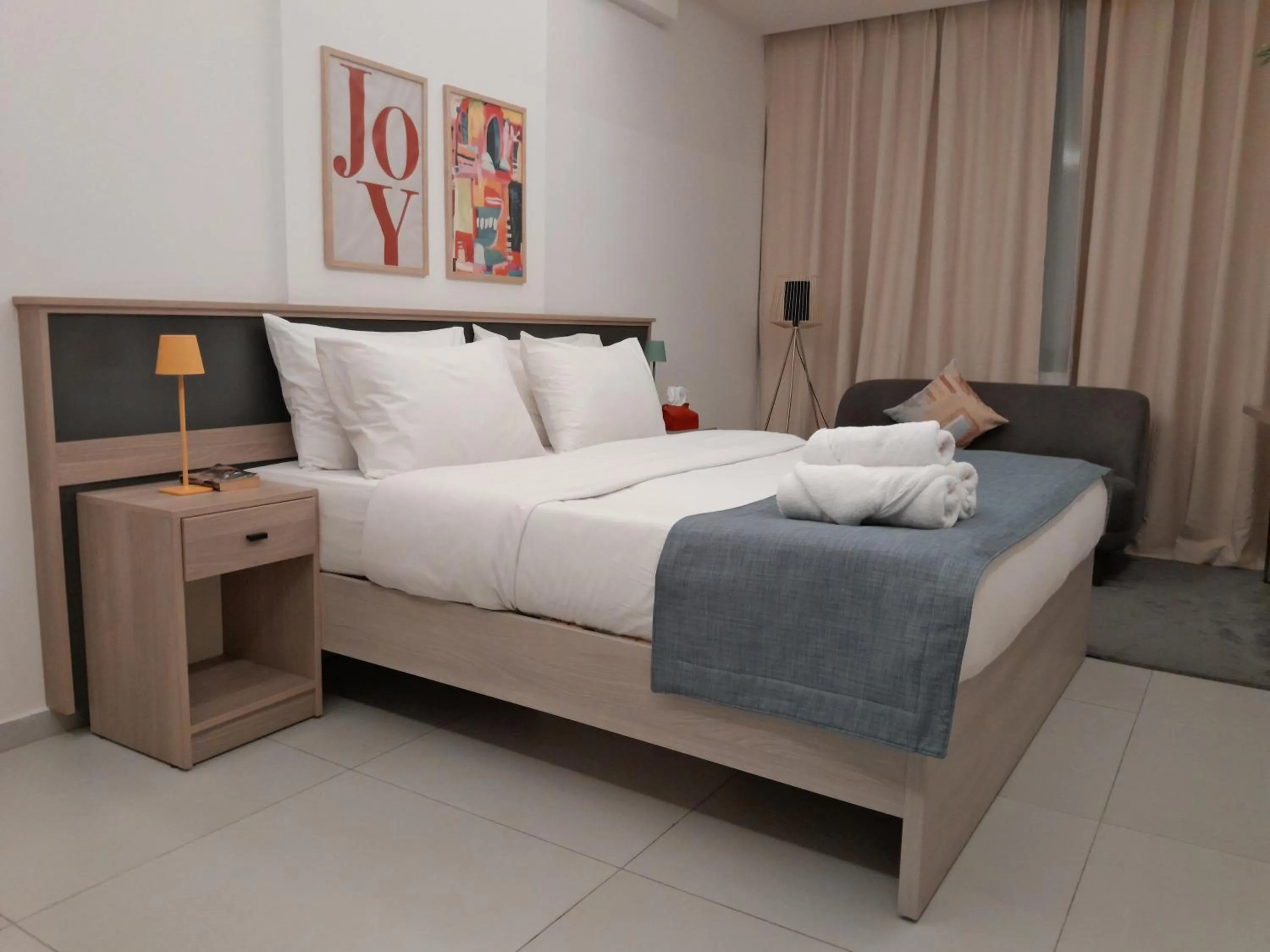 Bedroom, Bed in Shade Hotel Beirut