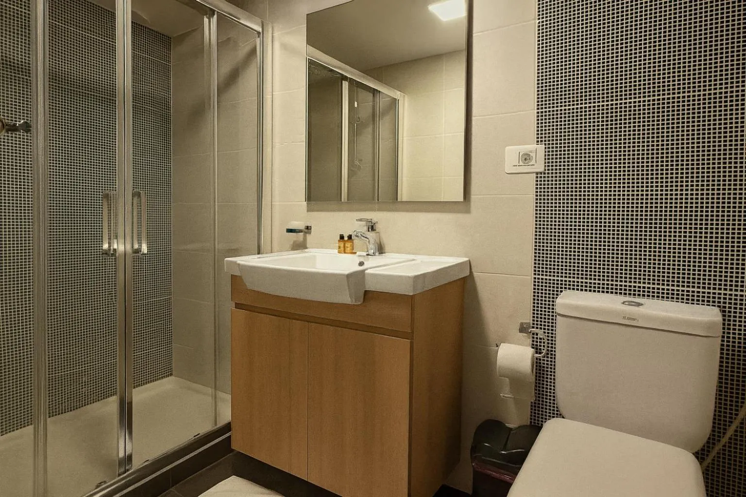 Shower in Shade Hotel Beirut