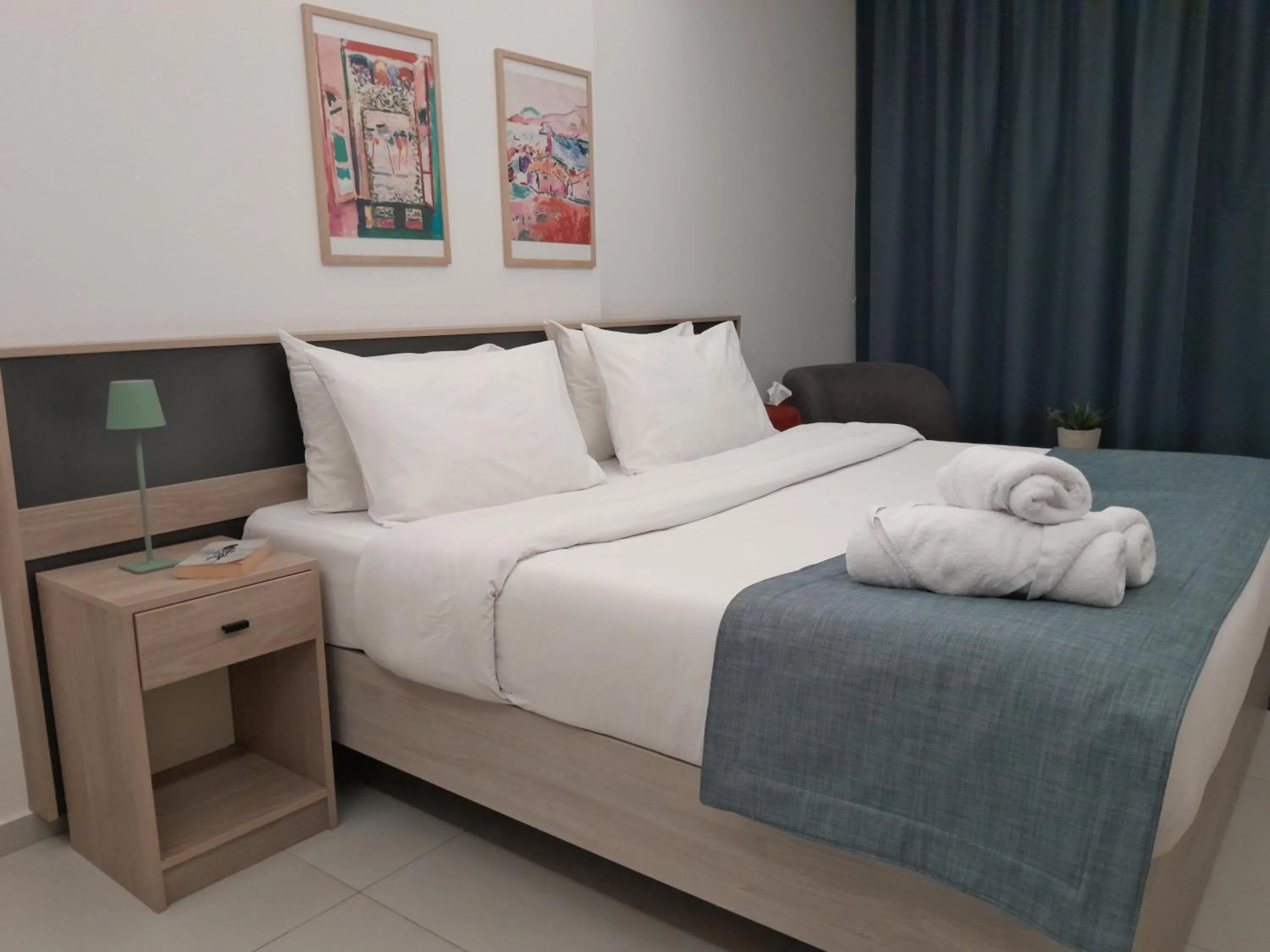 Bedroom, Bed in Shade Hotel Beirut