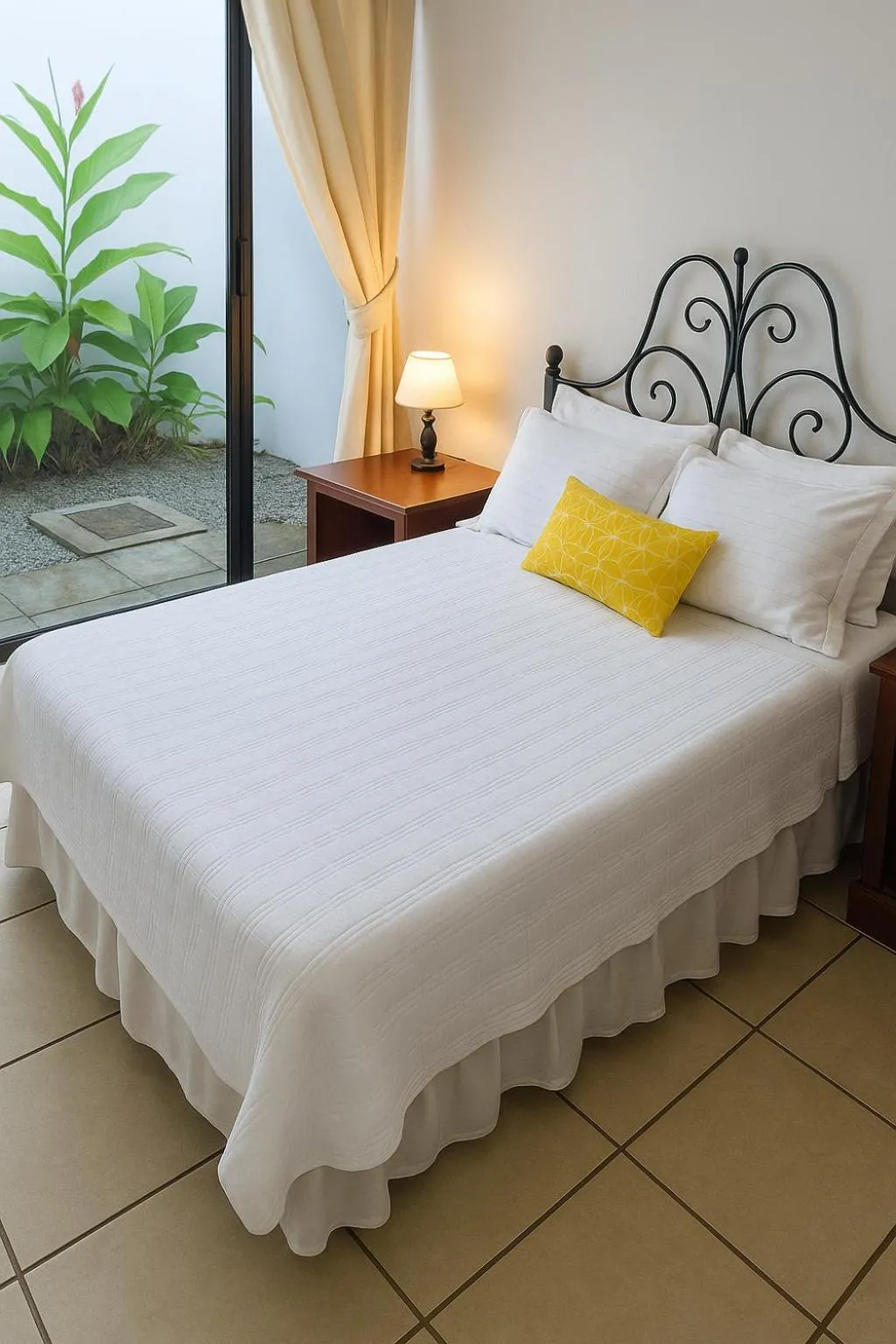 Bed in Villa Fontana Nesthost Stays