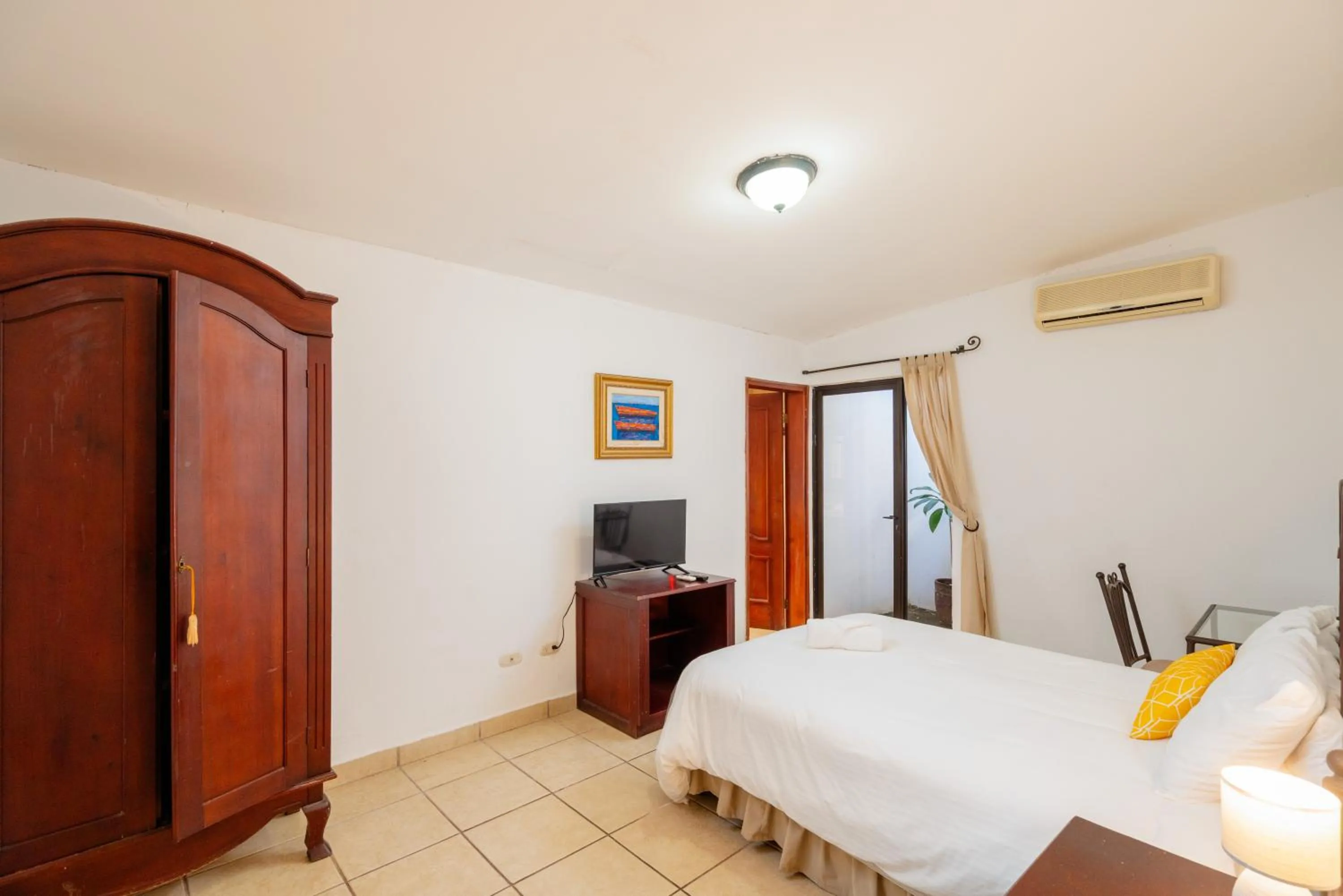 Bed in Villa Fontana Nesthost Stays
