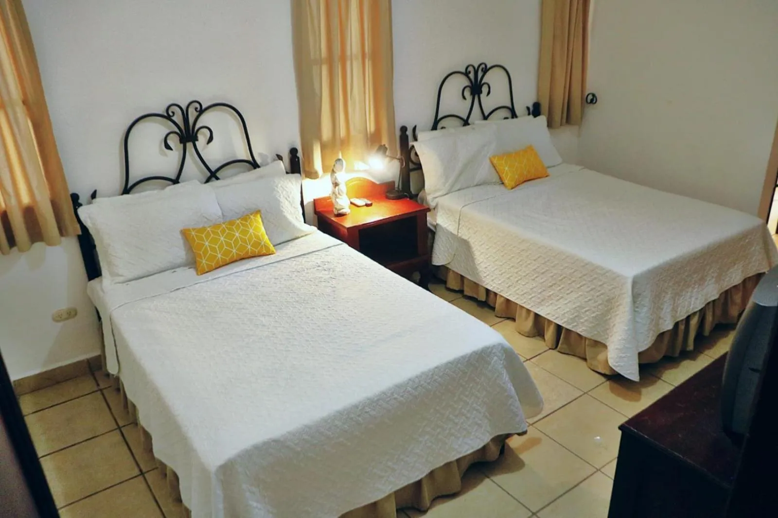 Bed in Villa Fontana Nesthost Stays