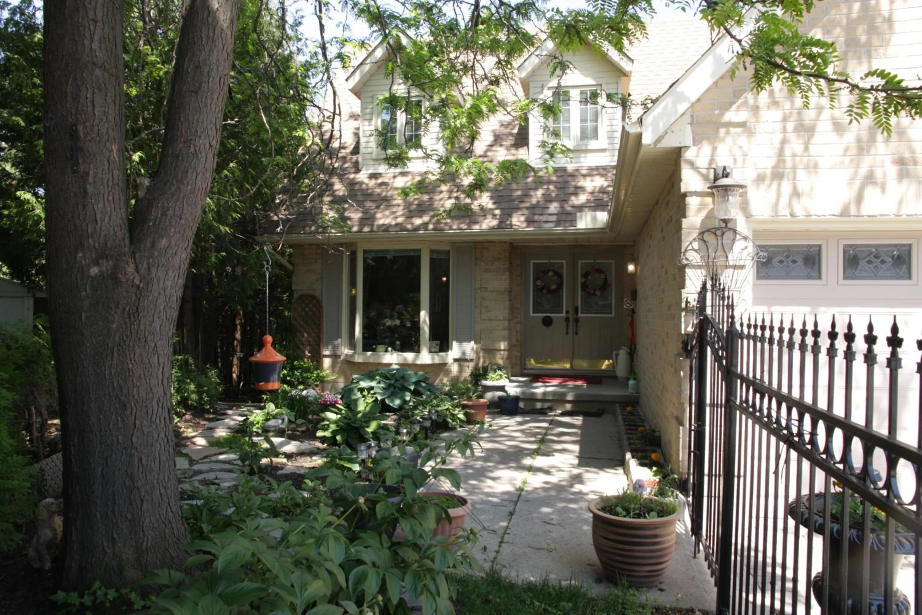Facade/entrance in O'Brien House