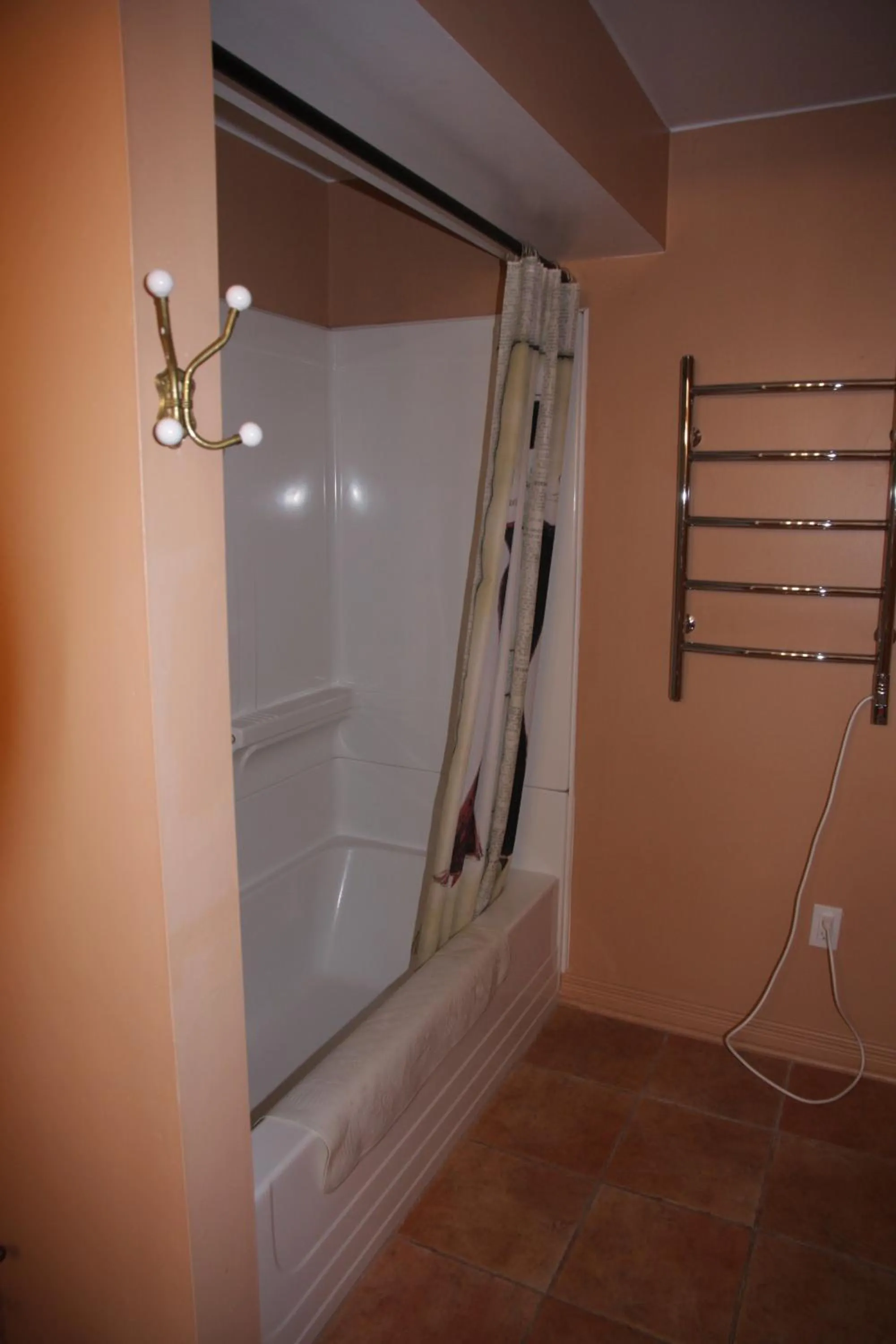 Bathroom in O'Brien House