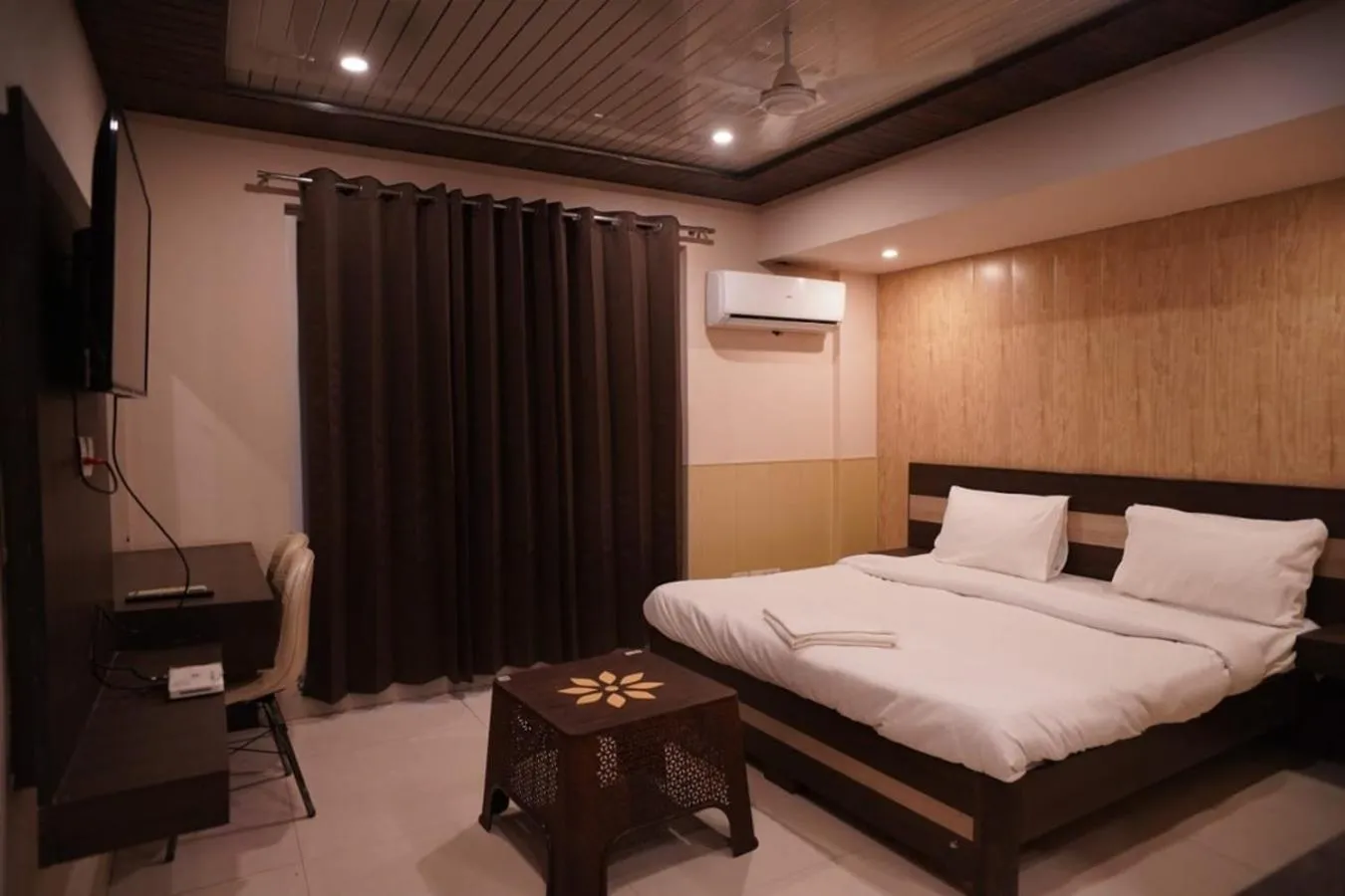 Double Room in Akshay corporate hotel