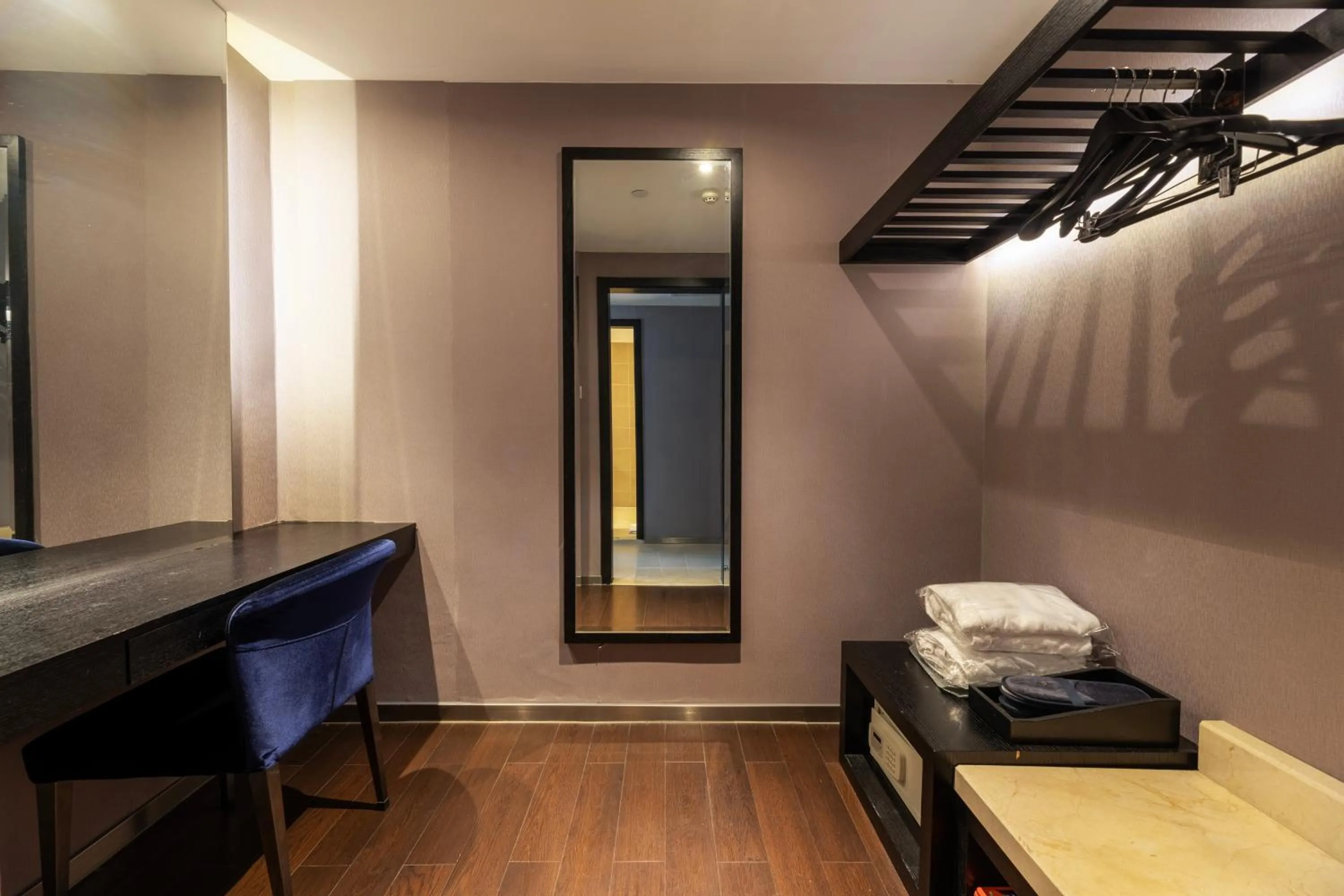 Bedroom, Bed in Guangzhou Baiyun Airport Orange Crystal Hotel