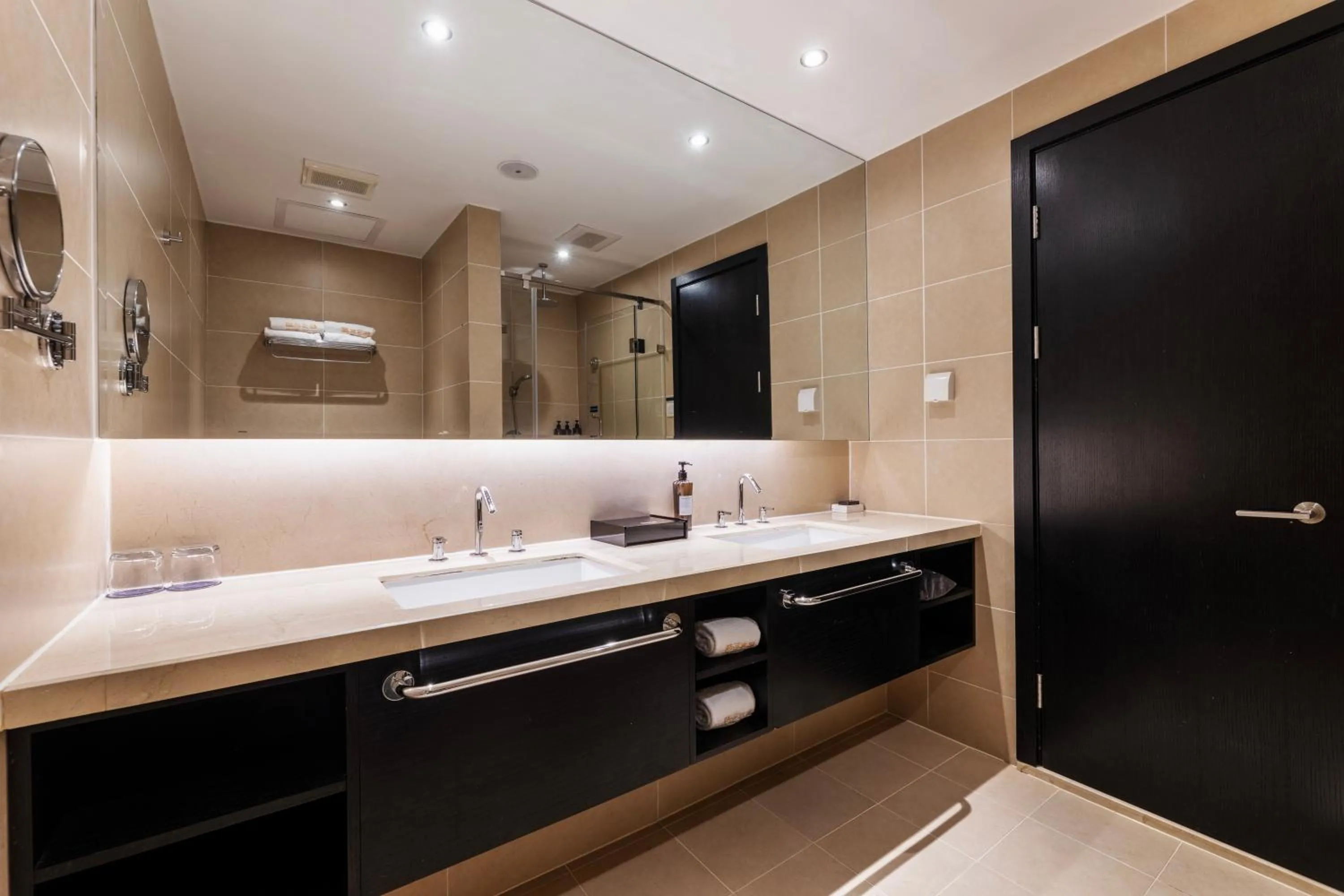 Bathroom in Guangzhou Baiyun Airport Orange Crystal Hotel