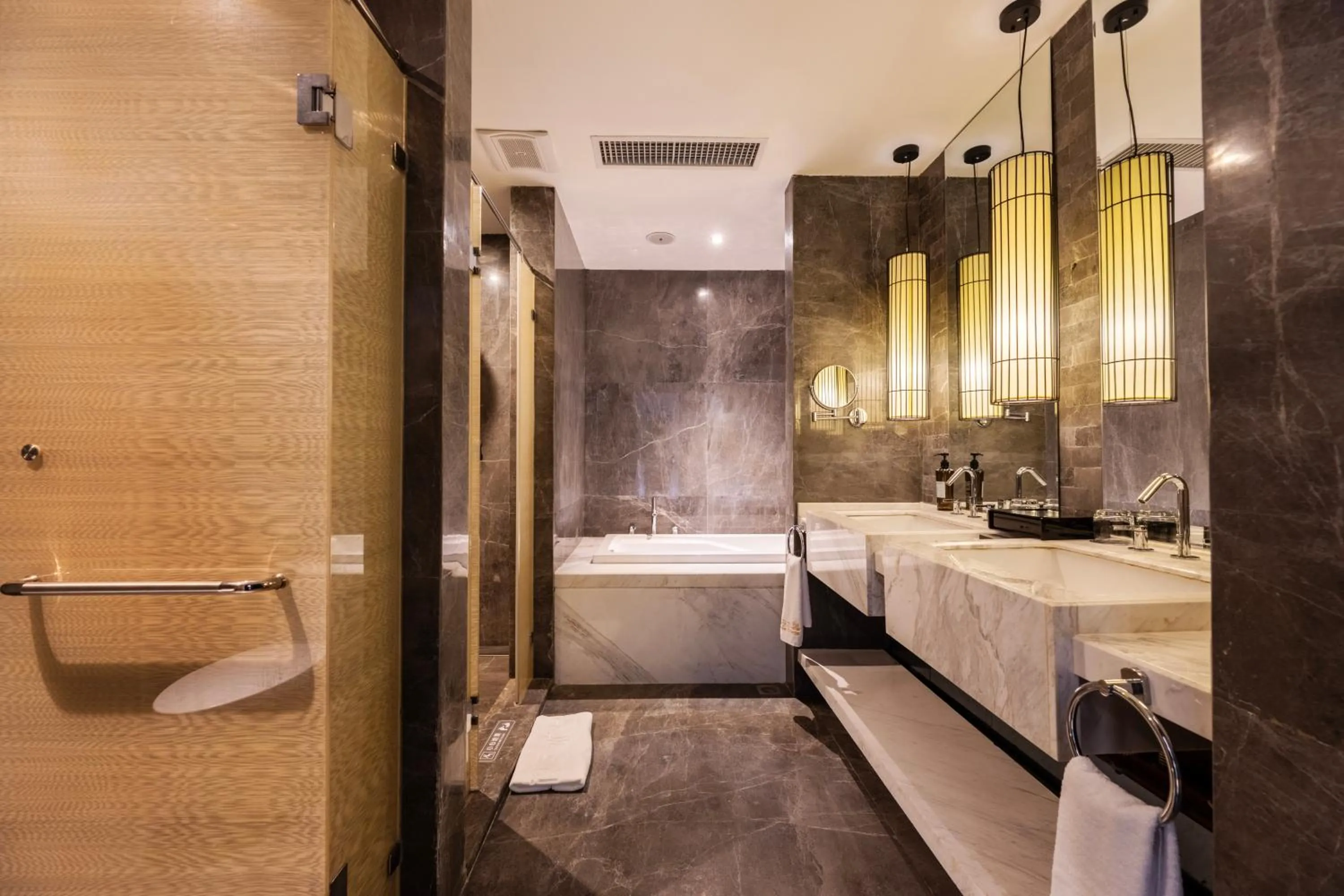 Shower in Guangzhou Baiyun Airport Orange Crystal Hotel