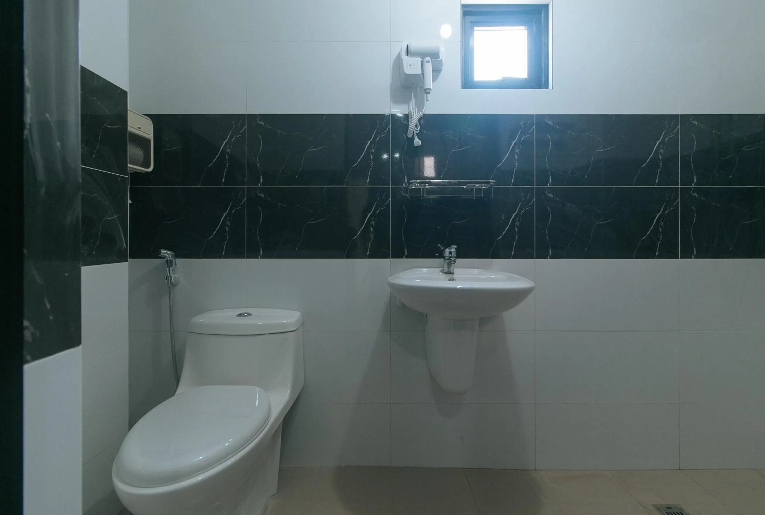 Toilet in Sans Hotel near Enchanted Kingdom Santa Rosa Laguna