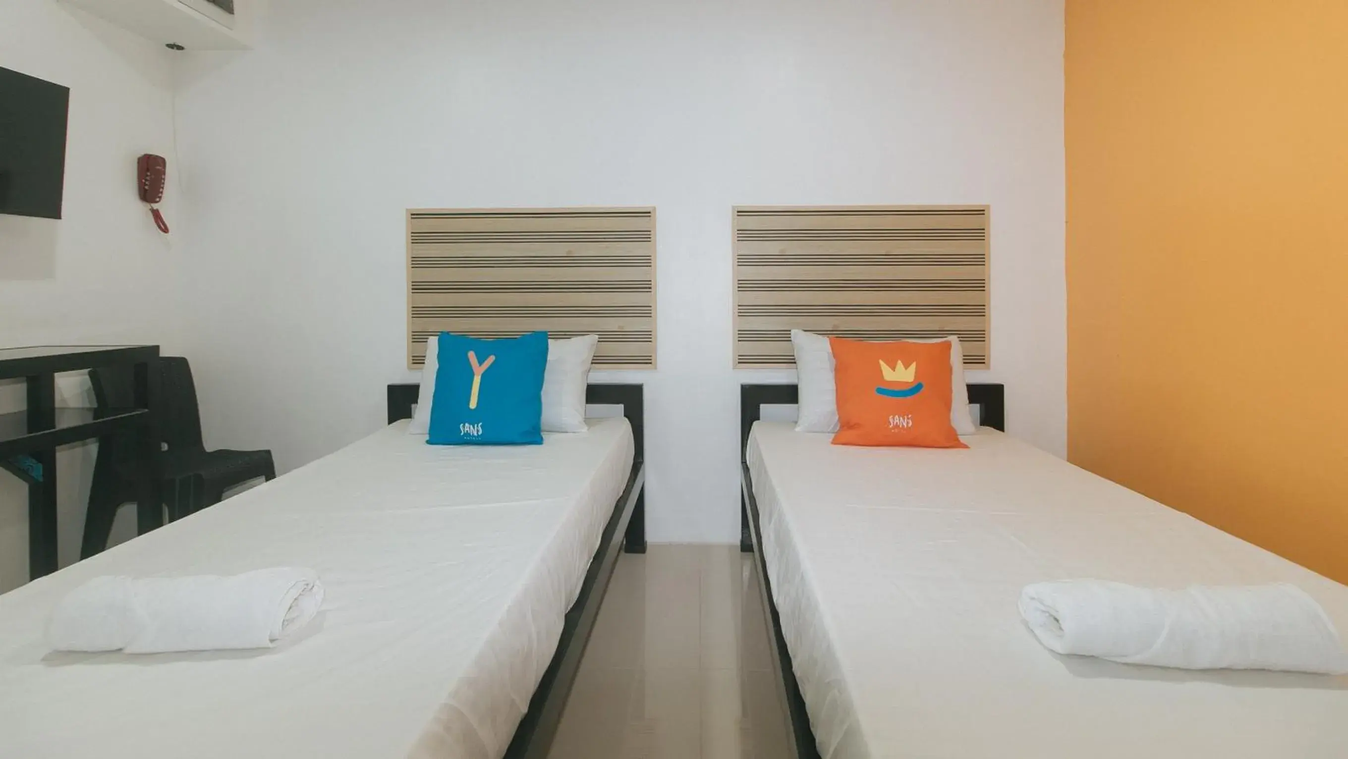 Twin Room in Sans Hotel near Enchanted Kingdom Santa Rosa Laguna Twin Room in Sans Hotel near Enchanted Kingdom Santa Rosa Laguna