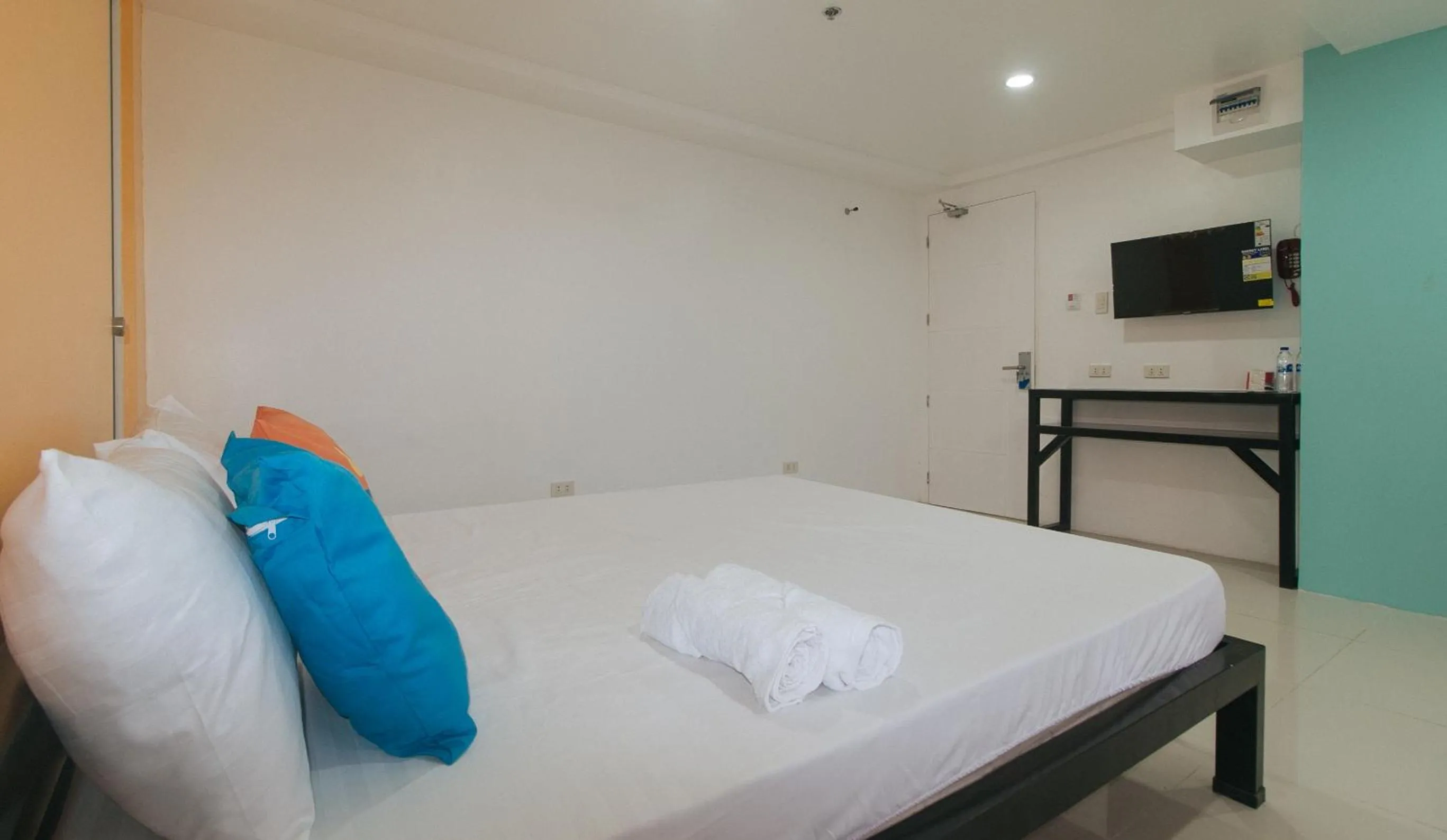 TV and multimedia, Bed in Sans Hotel near Enchanted Kingdom Santa Rosa Laguna