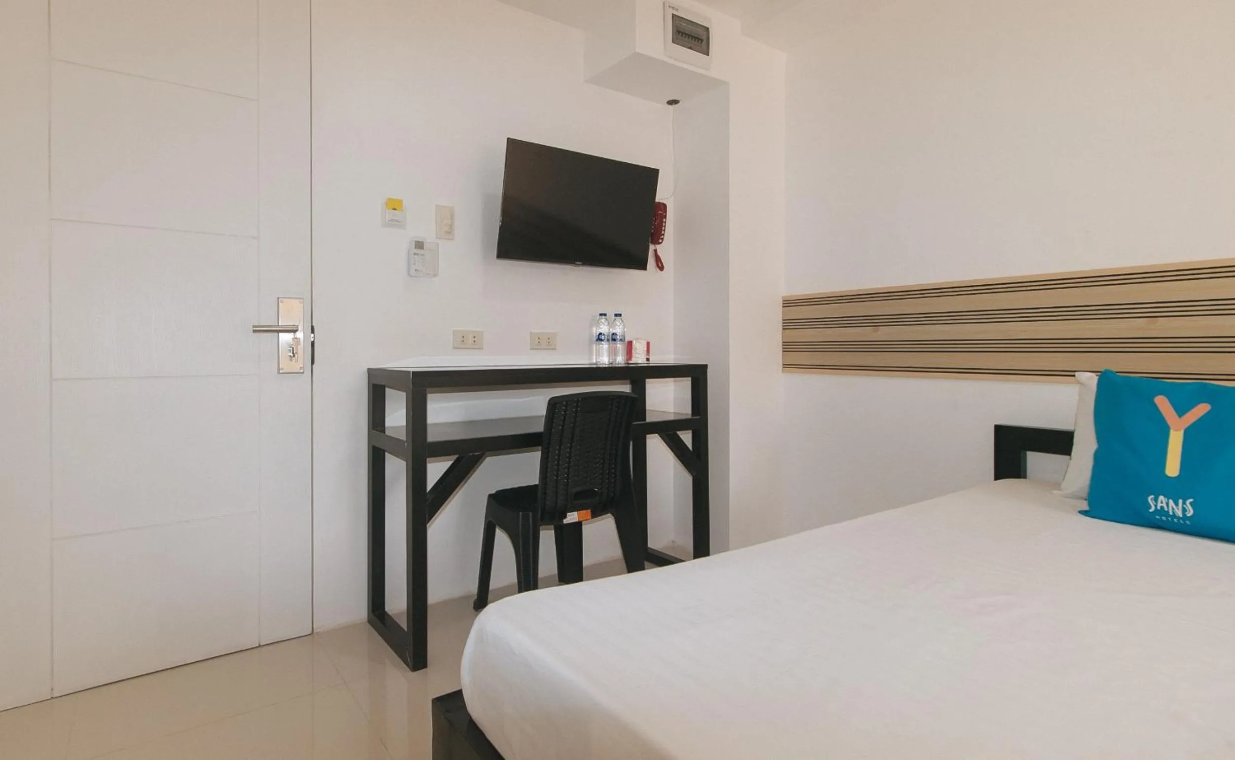 Bed in Sans Hotel near Enchanted Kingdom Santa Rosa Laguna