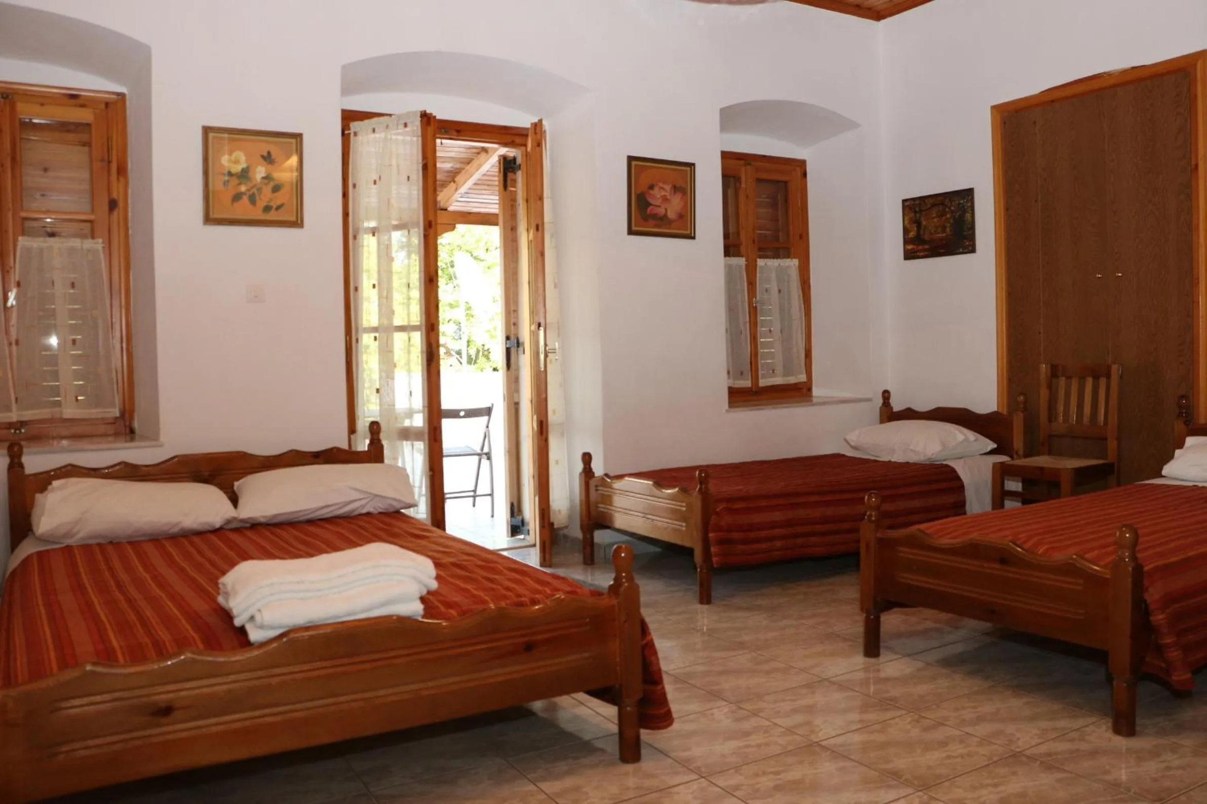 Superior Quadruple Room in Maleatis Apollo Guesthouse
