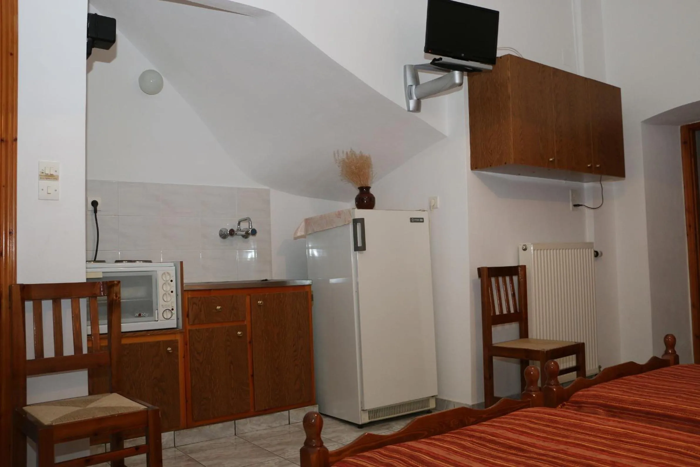 Triple Room in Maleatis Apollo Guesthouse