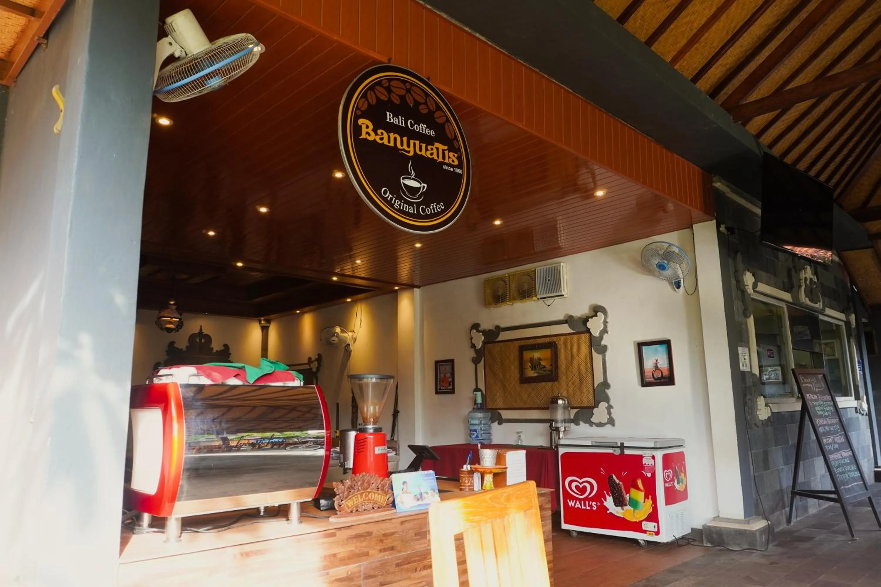 Breakfast in Rumah Gajah by Kubukubali