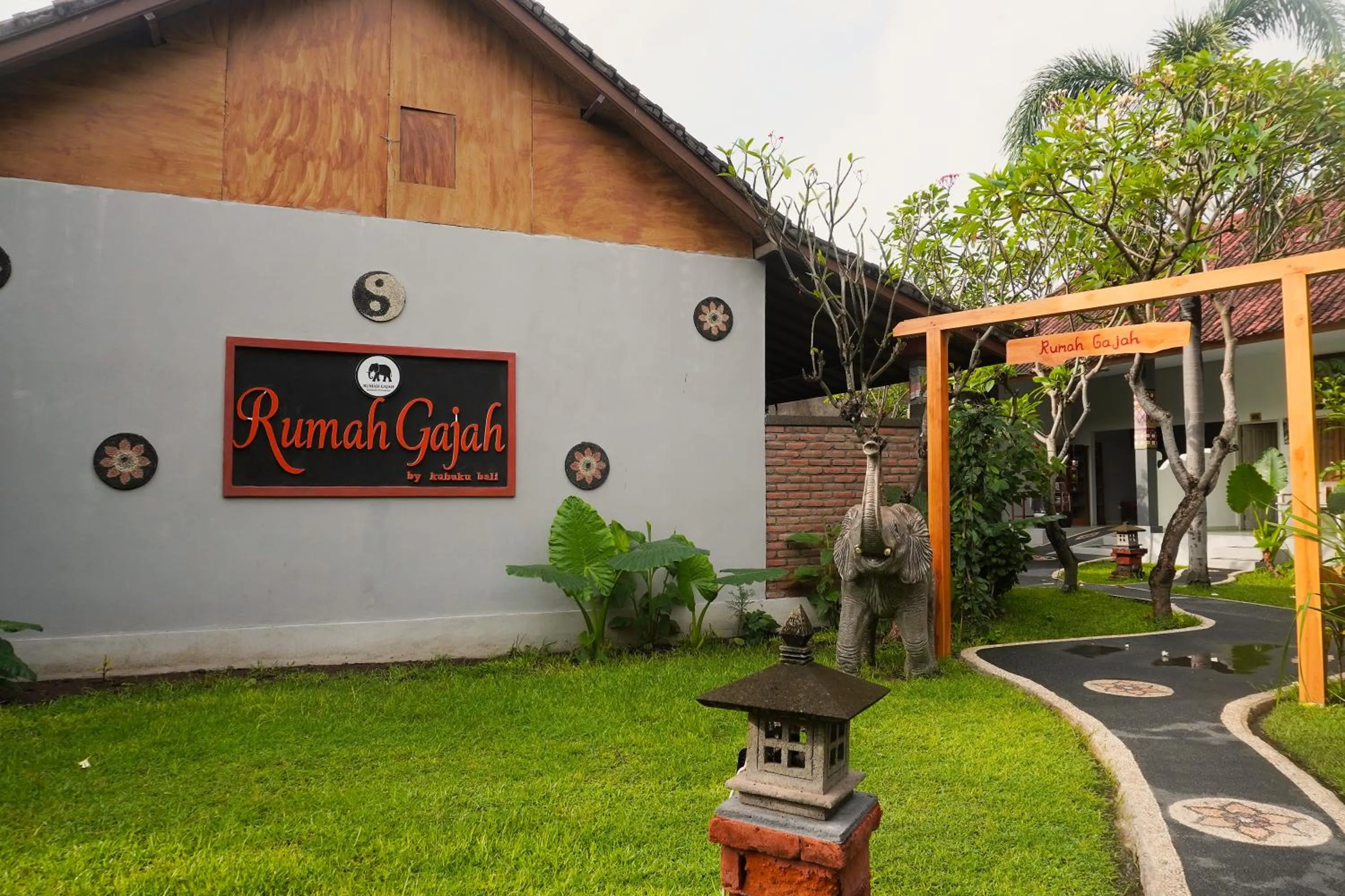 Property building in Rumah Gajah by Kubukubali