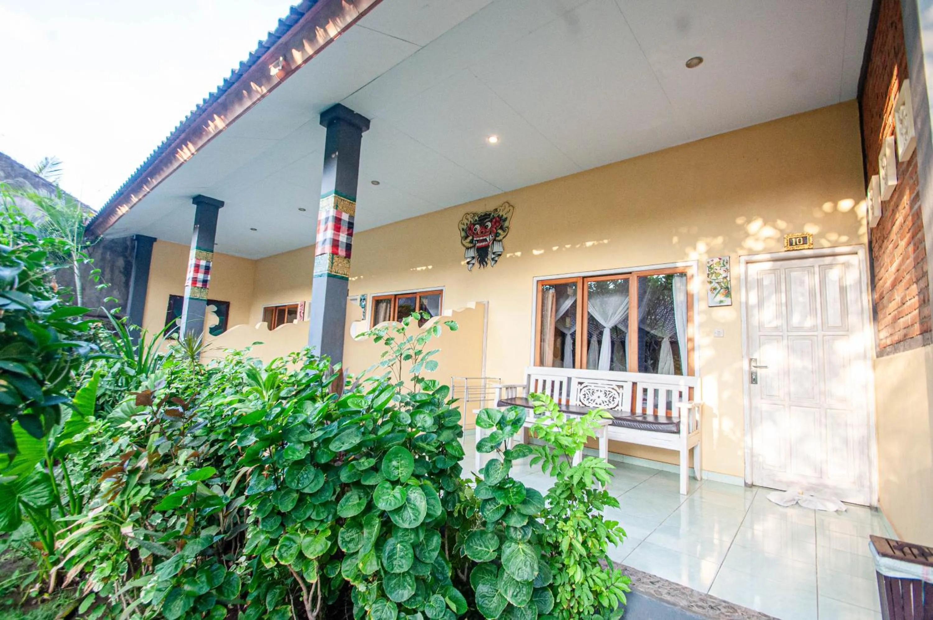 Bathroom in Rumah Gajah by Kubukubali